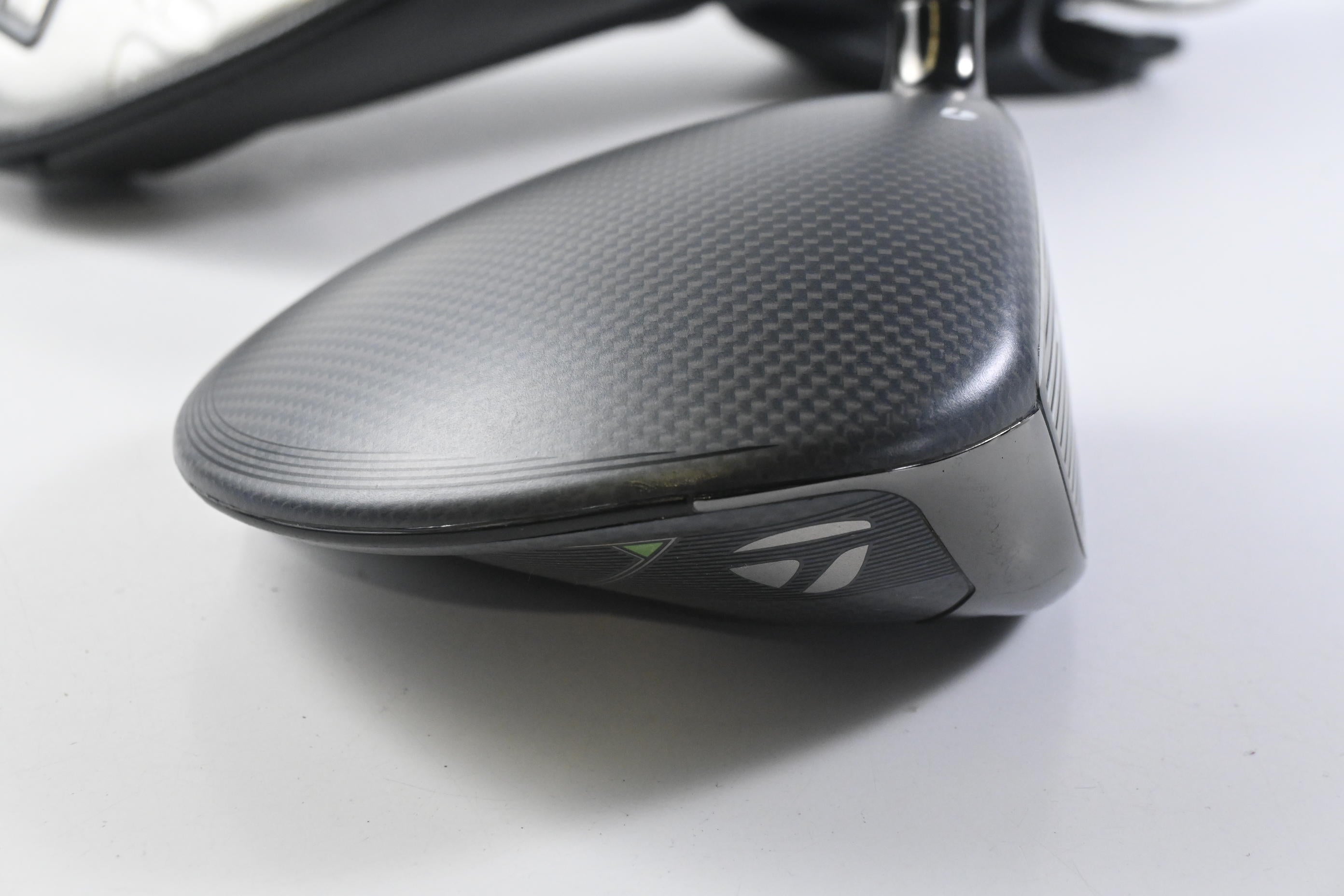 Taylormade Qi35 Driver / 10.5 Degree / Regular Flex Project X Cypher 2.0 50