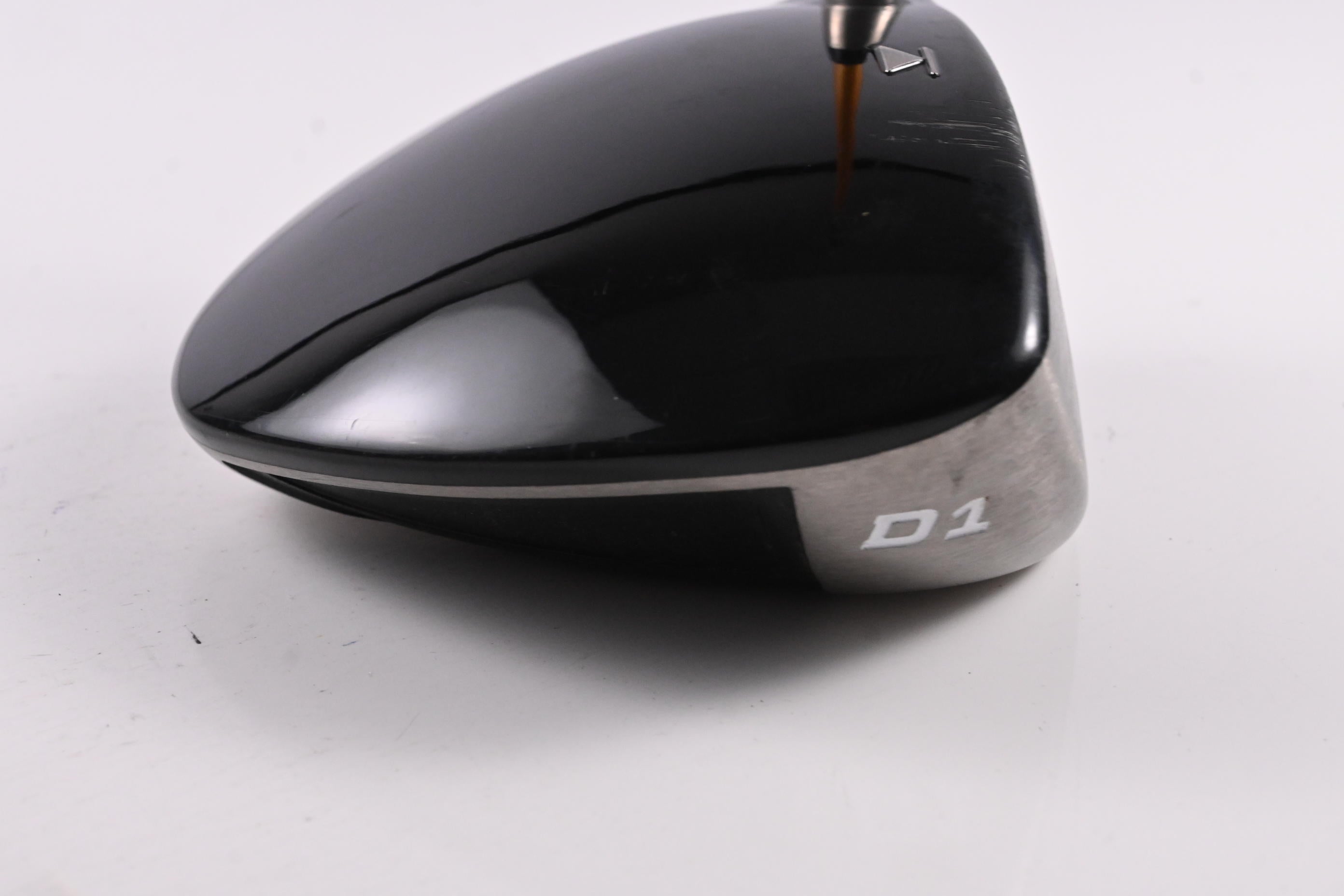 Titleist 907 D1 Driver / 10.5 Degree / Stiff Flex UST Proforce V2 66 Shaft