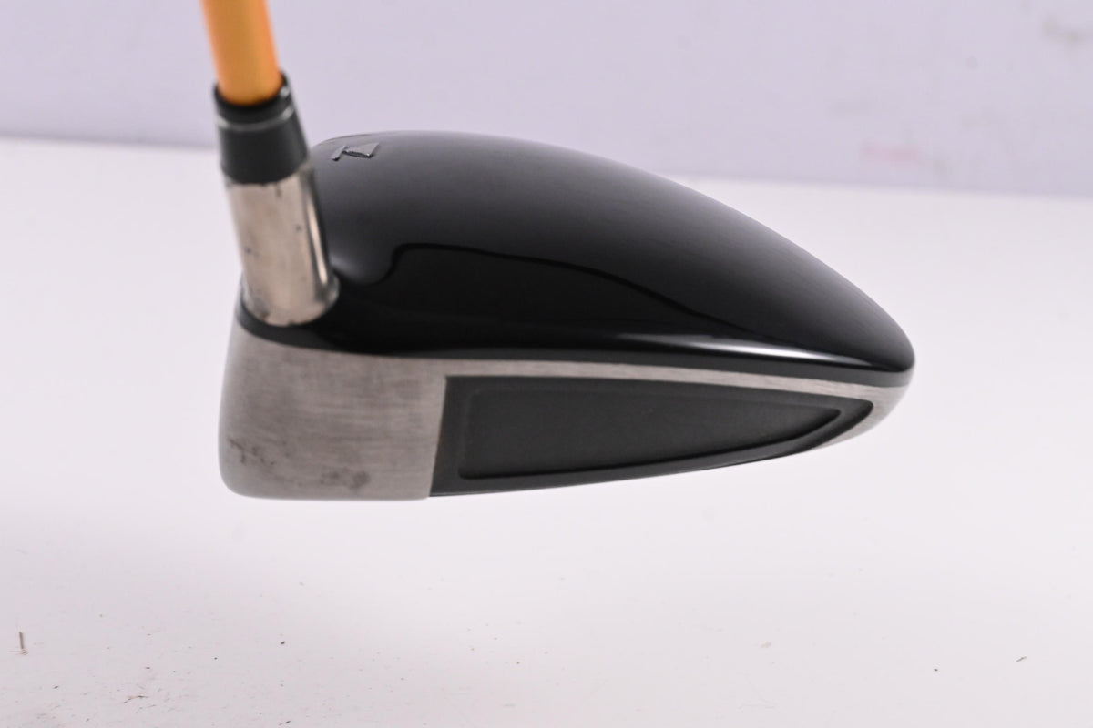 Titleist 907 D1 Driver / 10.5 Degree / Stiff Flex UST Proforce V2 66 Shaft