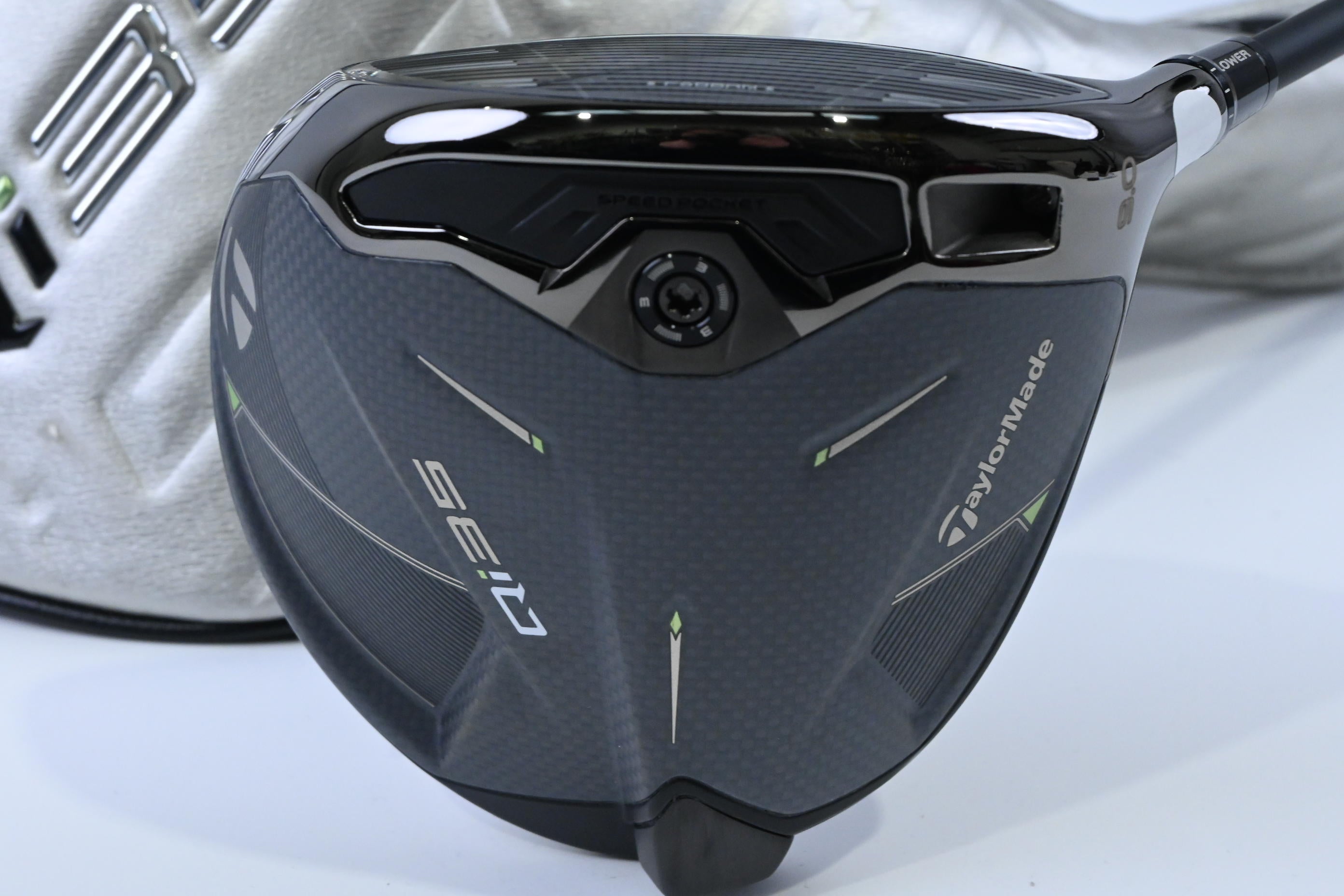 Taylormade Qi35 Driver / 9 Degree / Stiff Flex Kai'li Dark Waves White 60