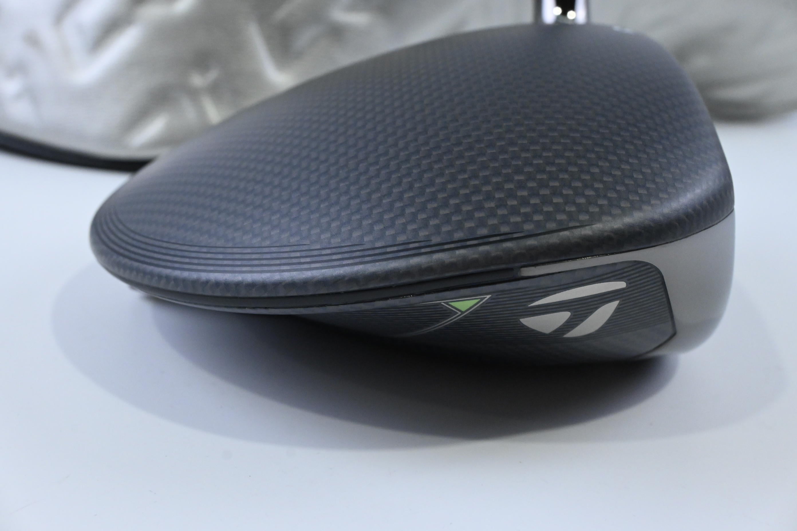 Taylormade Qi35 Driver / 9 Degree / Stiff Flex Kai'li Dark Waves White 60