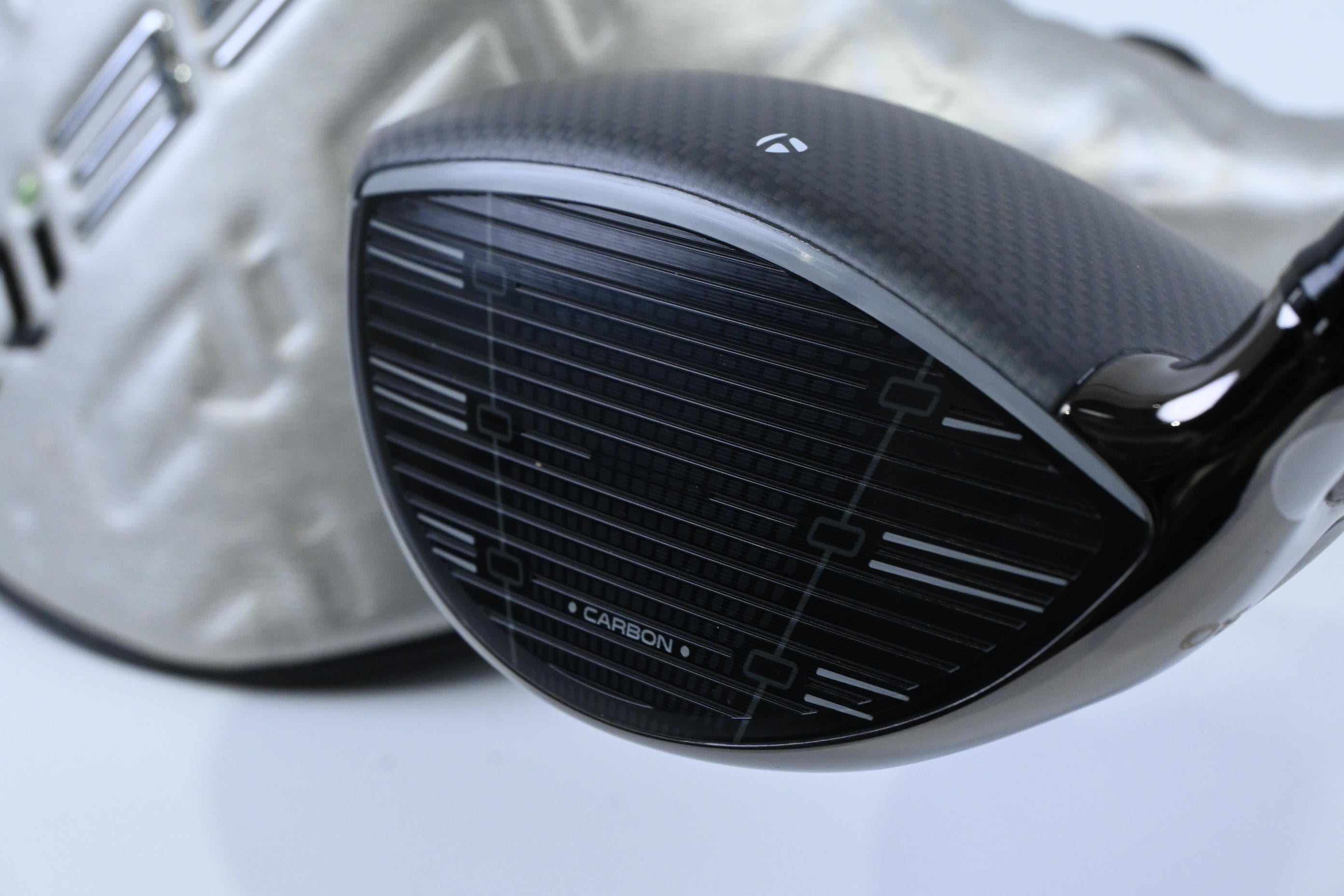 Taylormade Qi35 Driver / 9 Degree / Stiff Flex Kai'li Dark Waves White 60