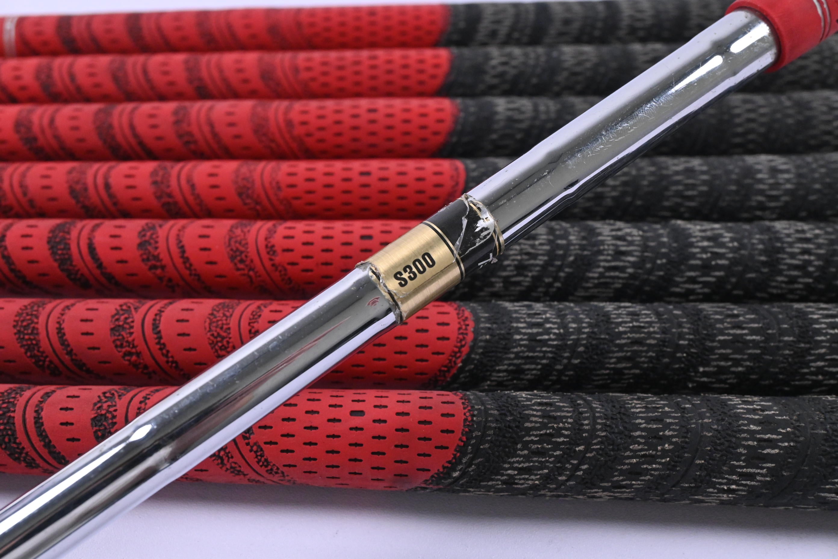 Titleist 690.MB Irons / 3-PW / Stiff Flex Dynamic Gold S300 Shafts
