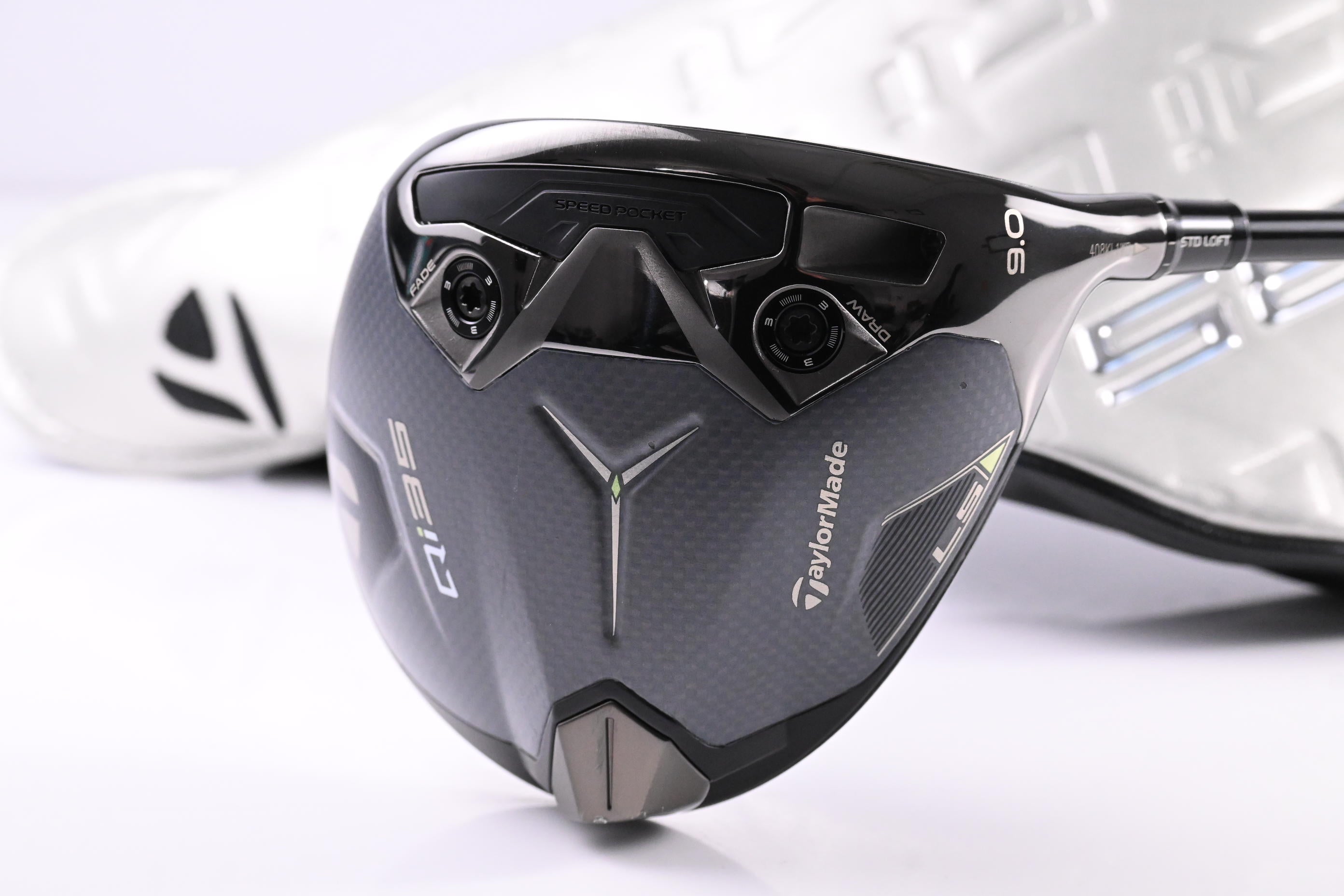 Taylormade Qi35 LS Driver / 9 Degree / Regular Flex HZRDUS Smoke RDX Red 60