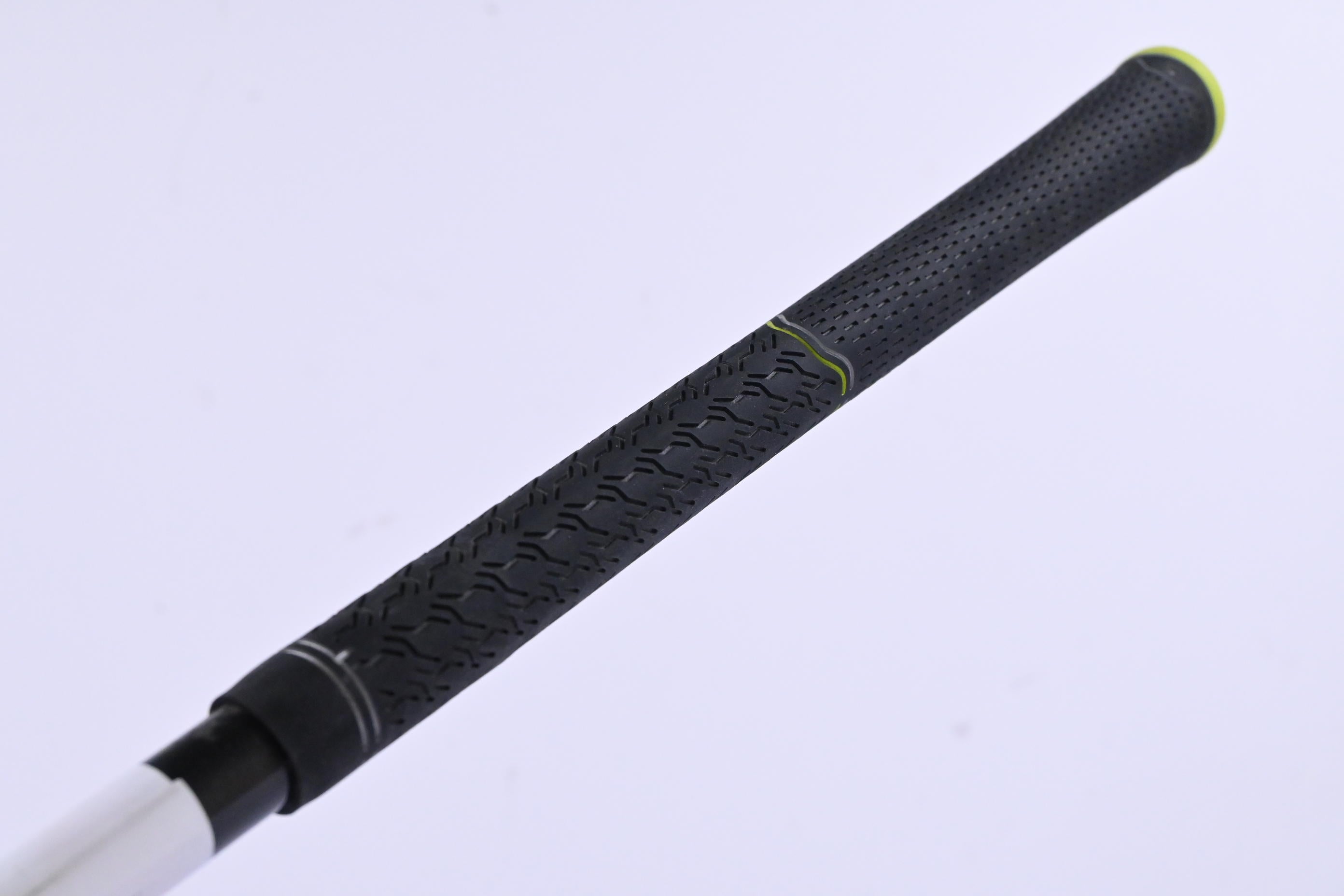 Taylormade R11 Driver / 10.5 Degree / Stiff Flex Fujikura Blur R11 60 Shaft