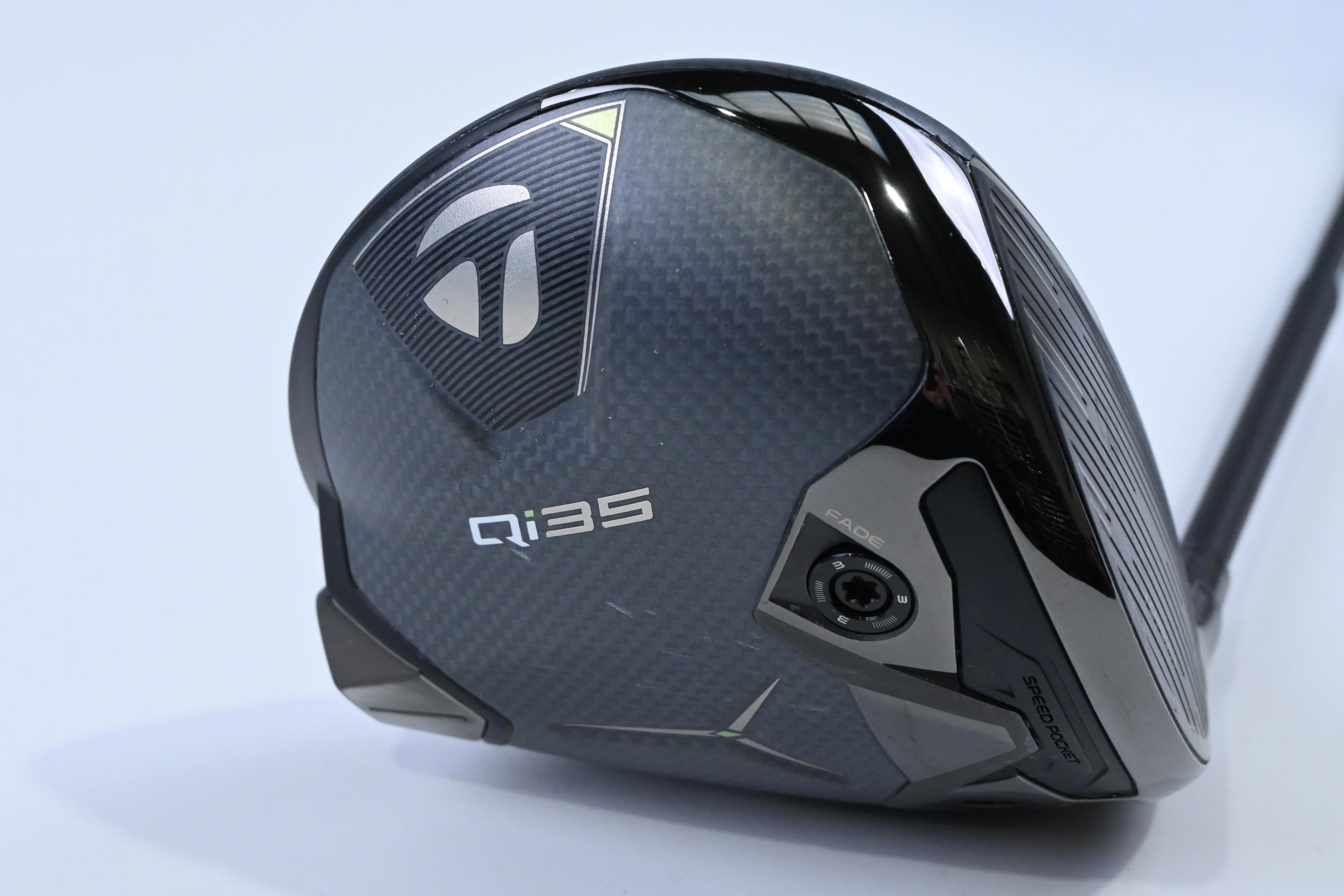 Taylormade Qi35 LS Driver / 10.5 Degree / Stiff Flex Kai'li Dark Waves Whtie 60