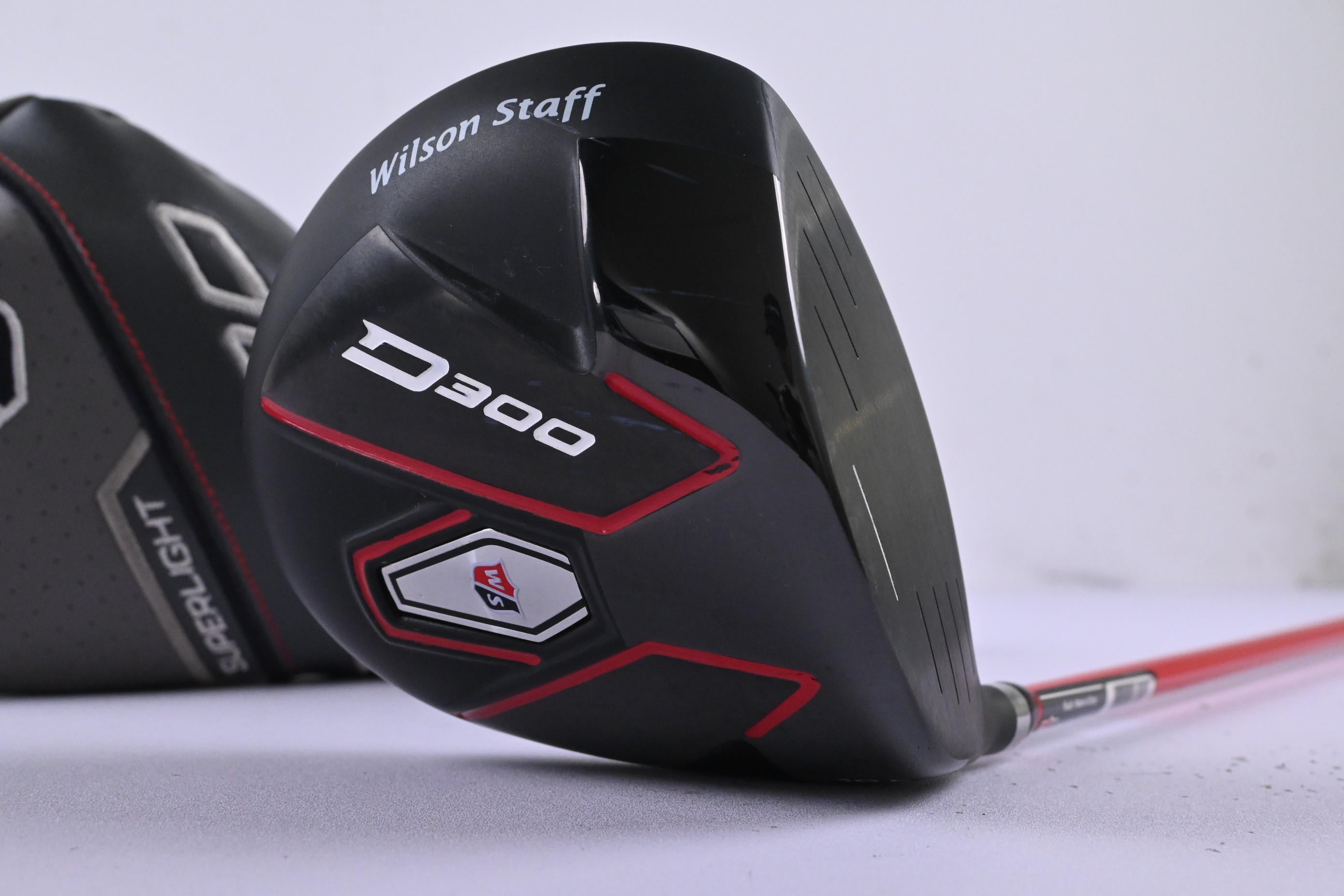 Wilson D300 SL Driver / 10.5 Degree / Regular Flex D300 Superlight Shaft
