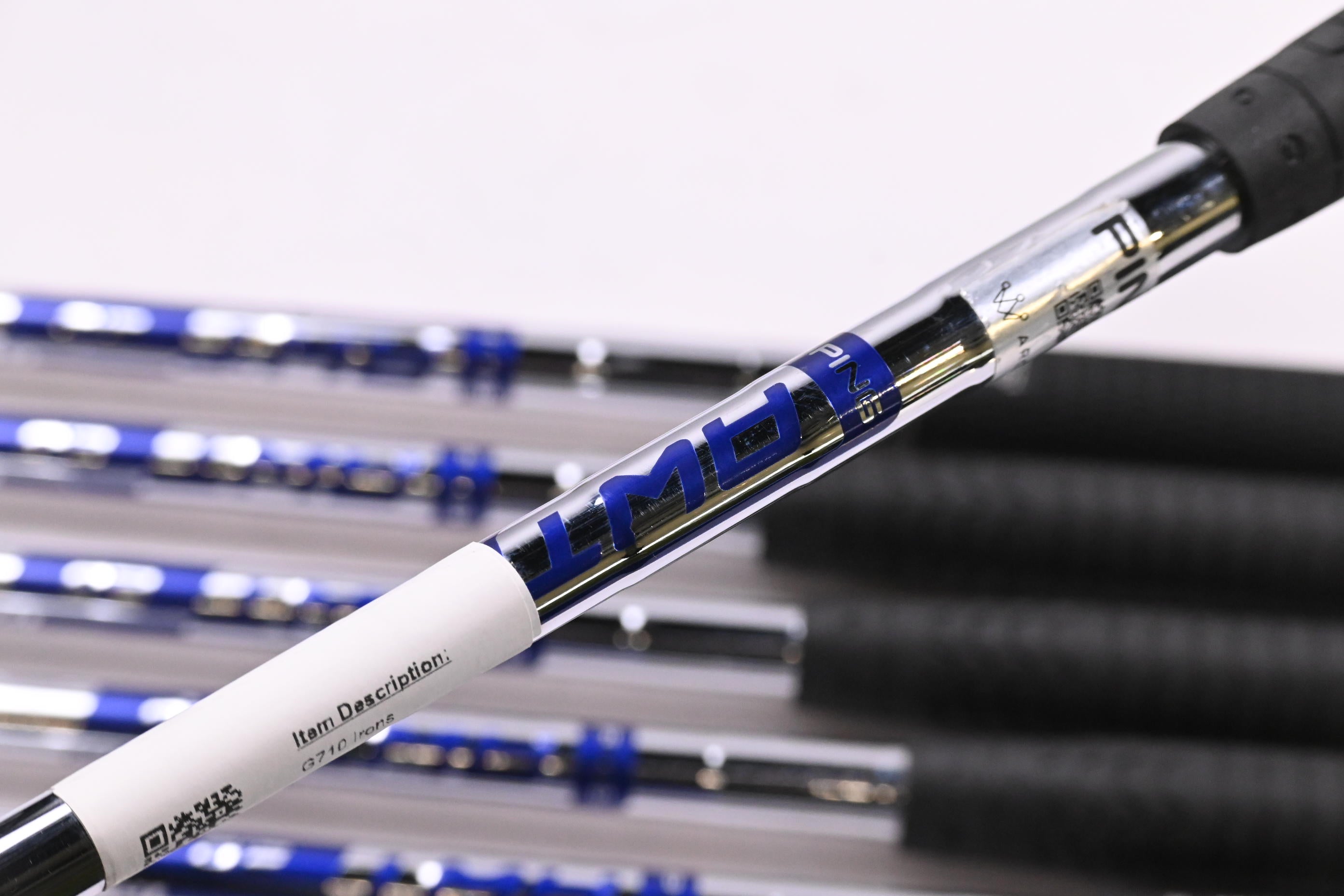 Ping G710 Irons / 6-PW+GW / Black Dot / Regular Flex Ping AWT 2.0 Shaft