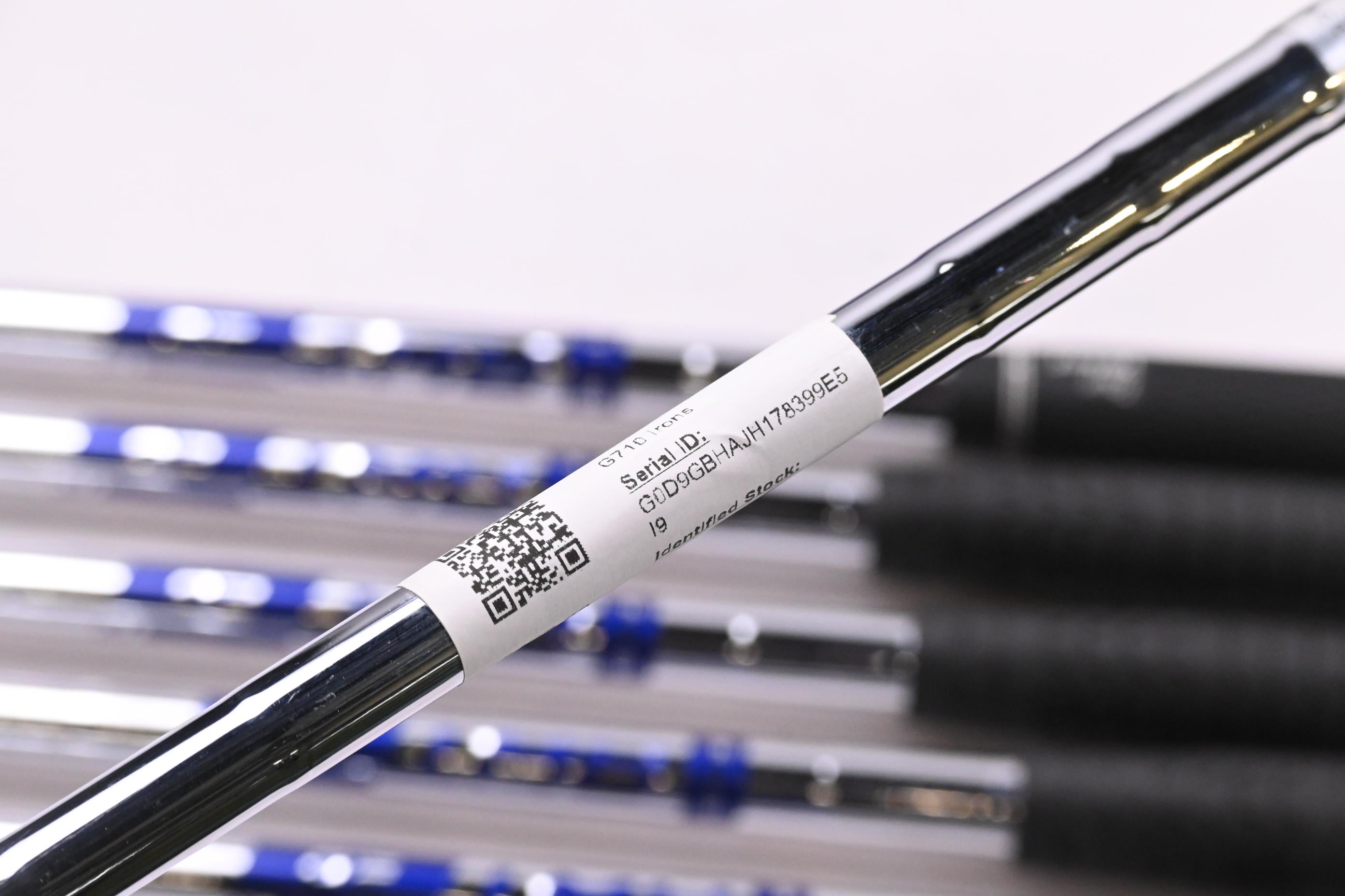 Ping G710 Irons / 6-PW+GW / Black Dot / Regular Flex Ping AWT 2.0 Shaft