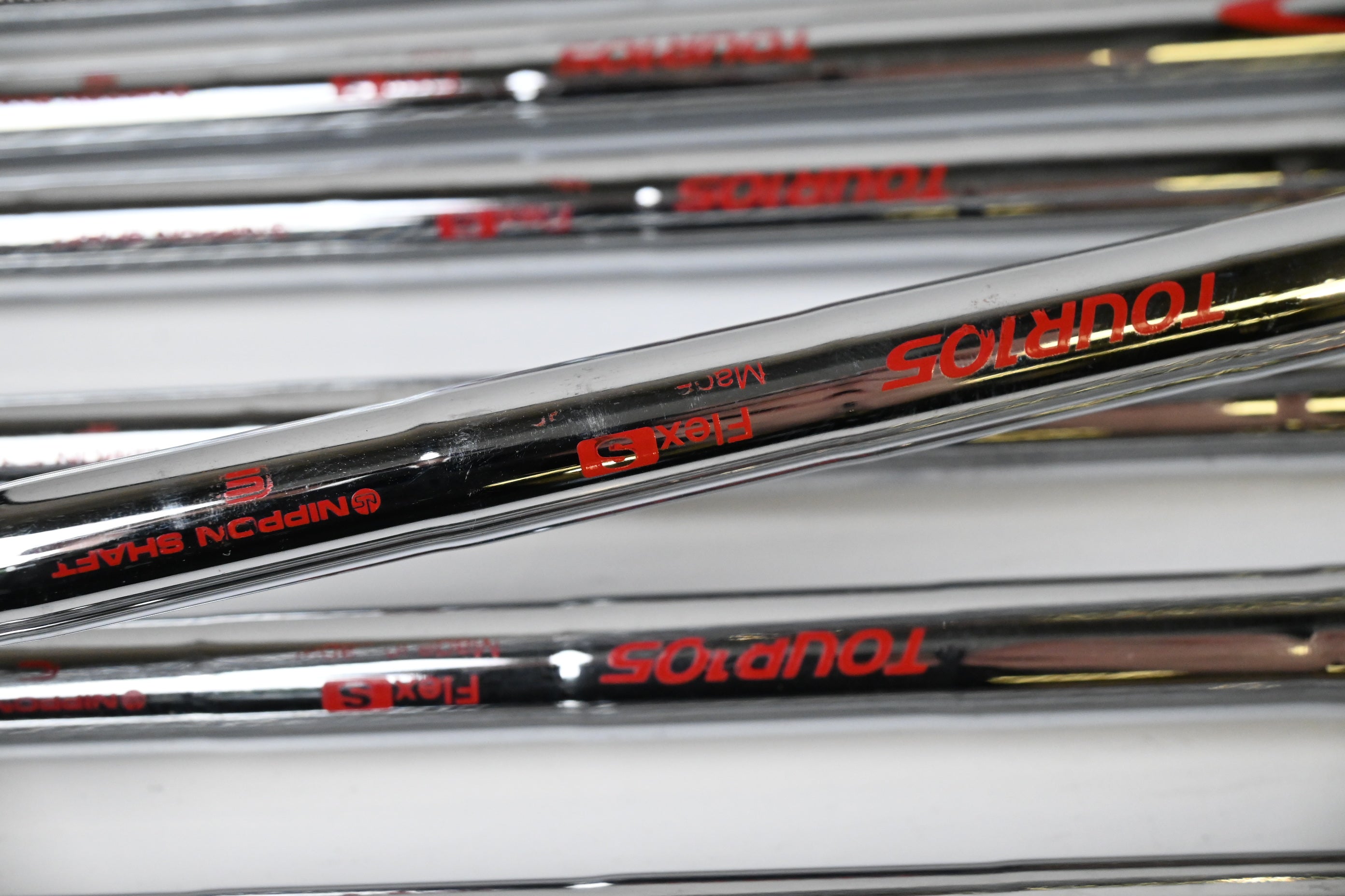 Mizuno JPX 925 Hot Metal Irons / 4-PW+GW+SW / Stiff Flex Modus 3 Tour 105 Shafts