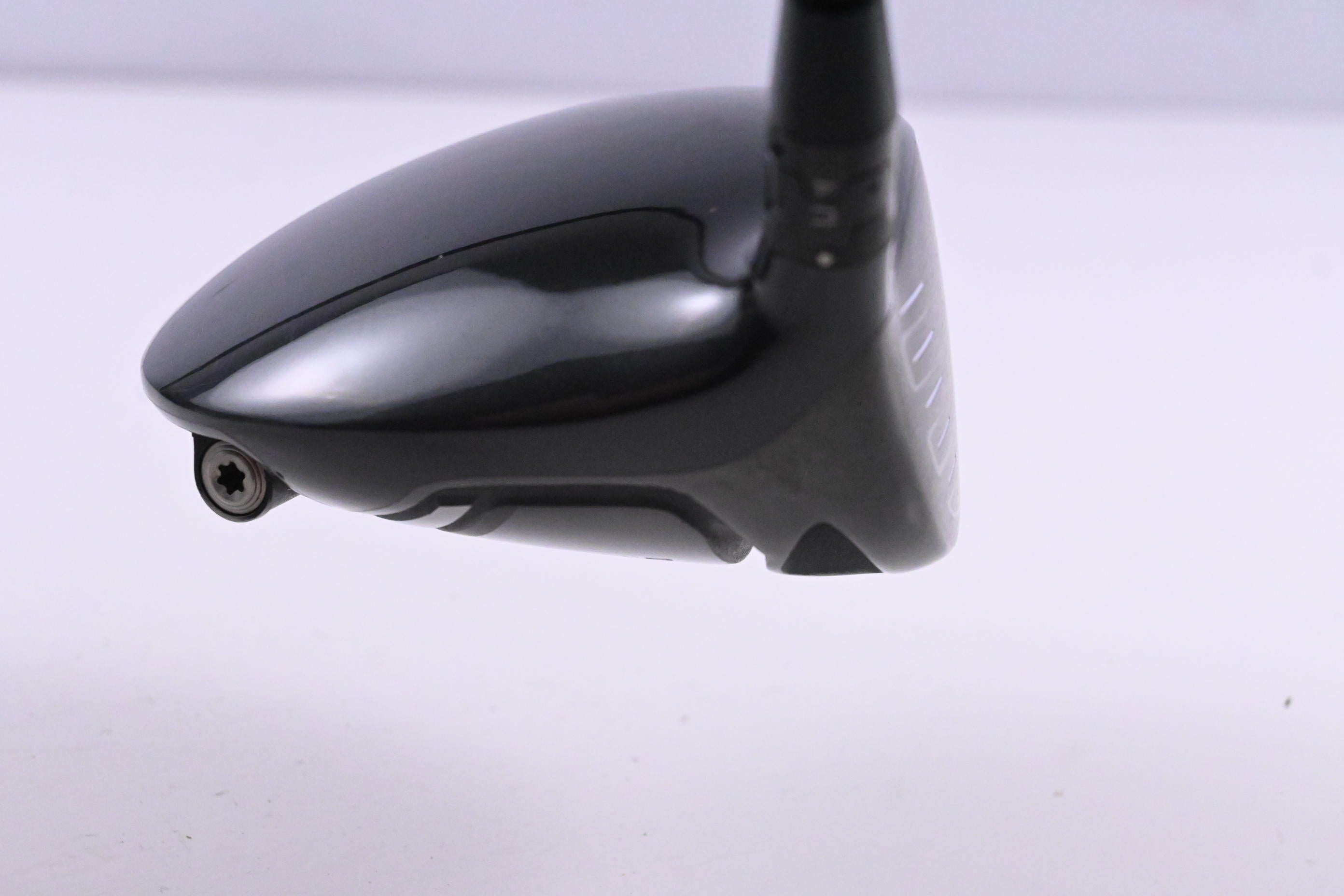 Left Hand Titleist 917 D2 Driver / 8.5 Degree / Regular Flex Vanquish 5 Shaft