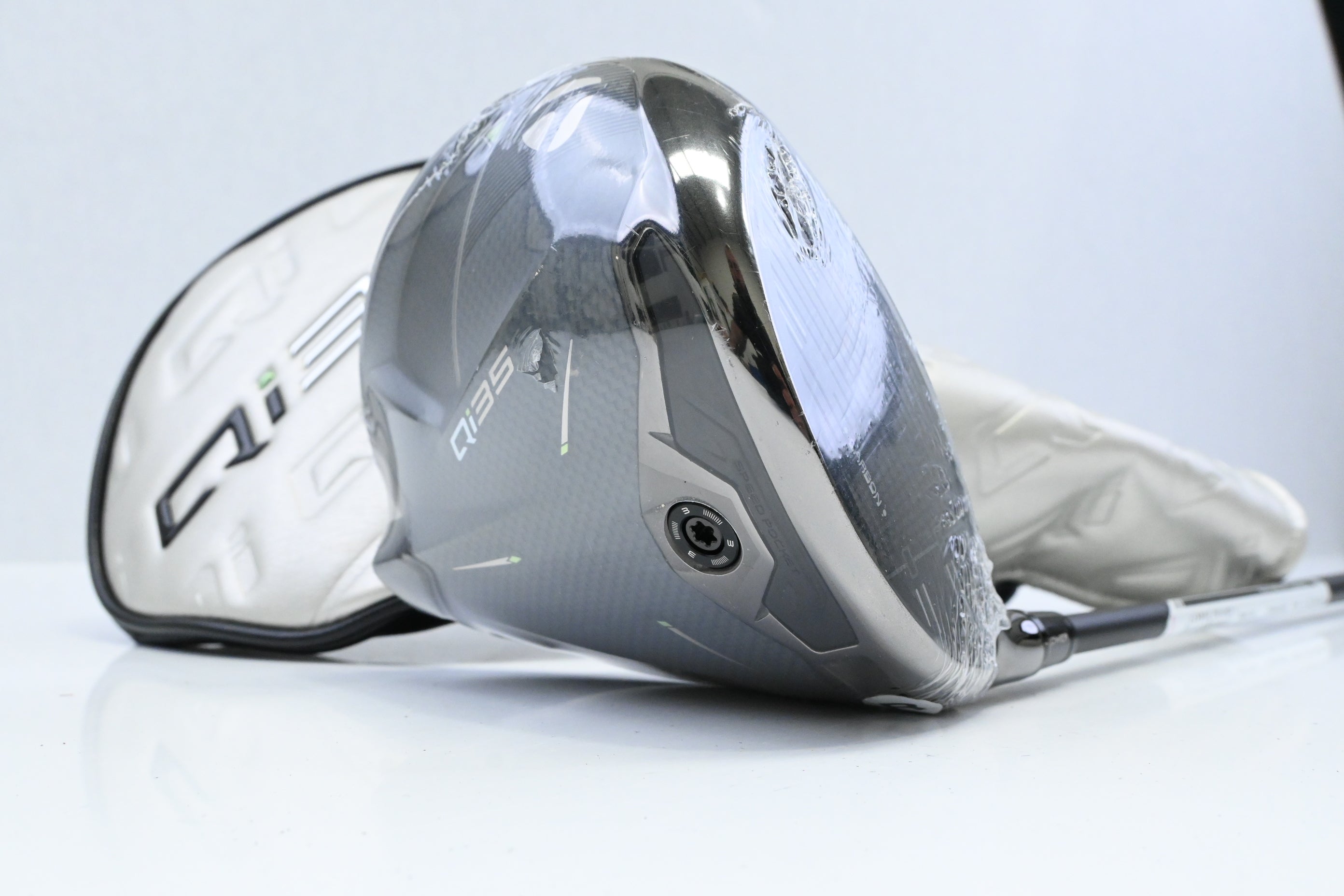 Taylormade Qi35 Driver / 10.5 Degree / Regular Flex Fujikura Ventus Blue 5 Shaft