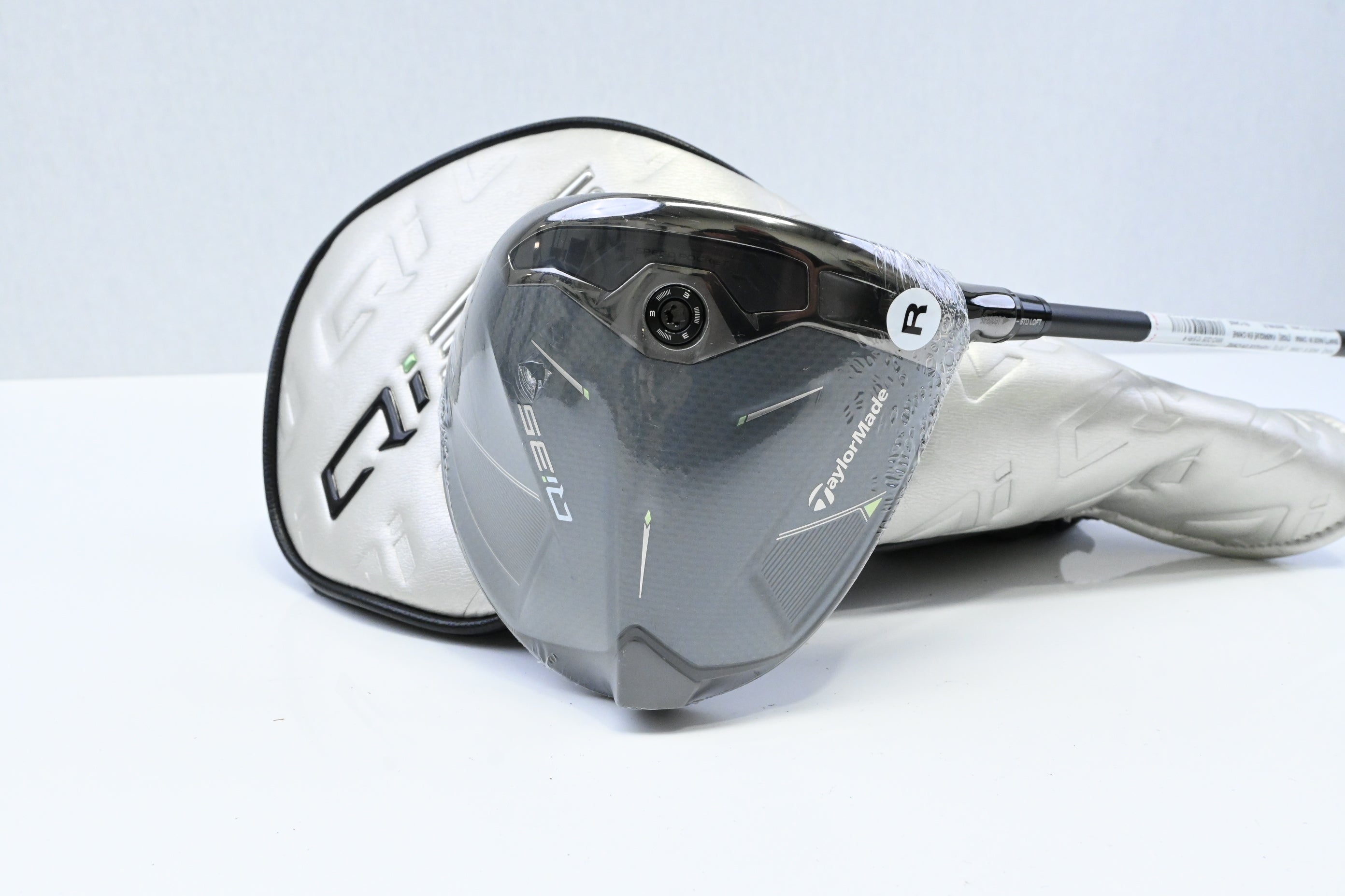 Taylormade Qi35 Driver / 10.5 Degree / Regular Flex Fujikura Ventus Blue 5 Shaft