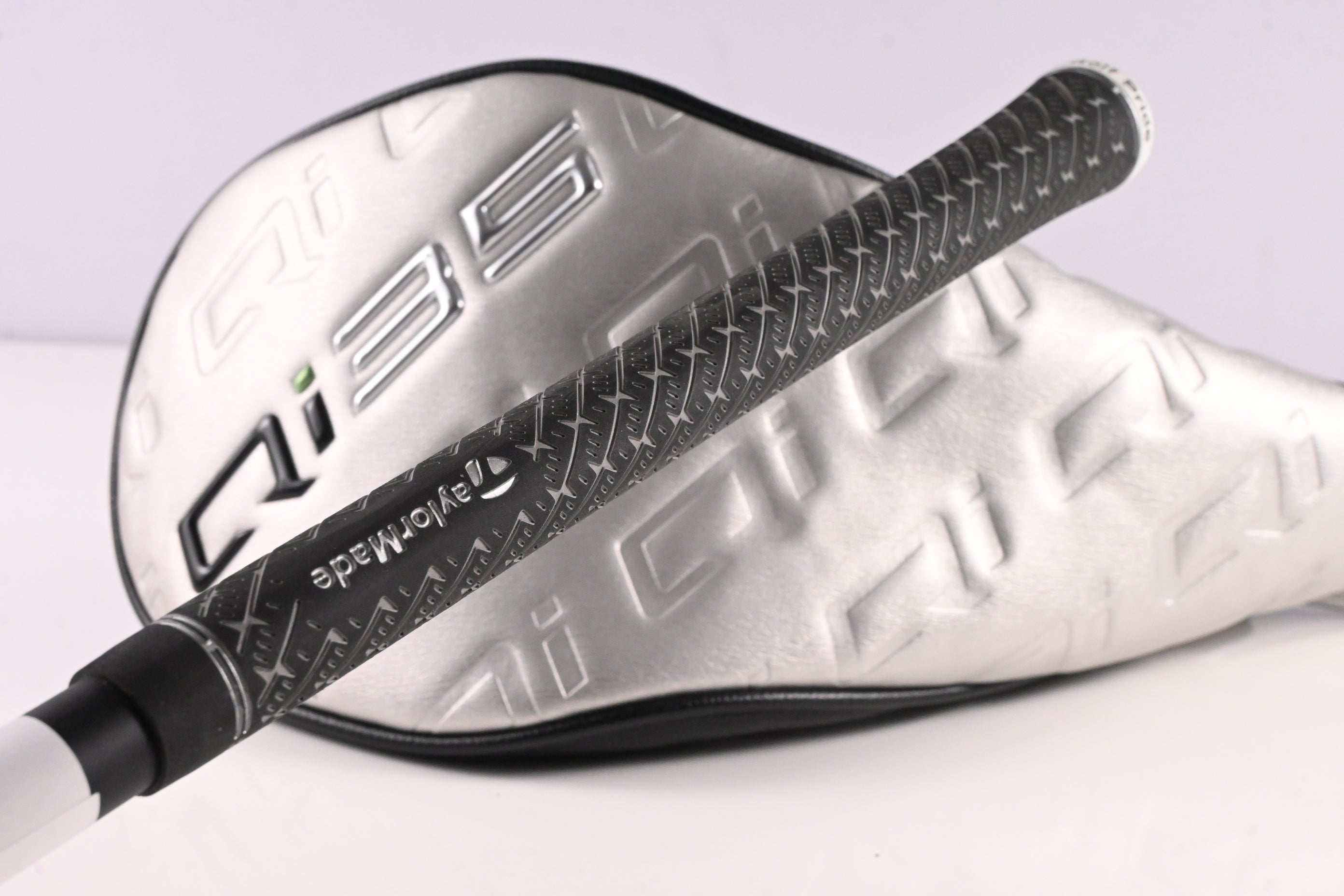 Taylormade Qi35 Max Lite Driver / 10.5 Degree / Regular Flex Vanquish 4 Shaft