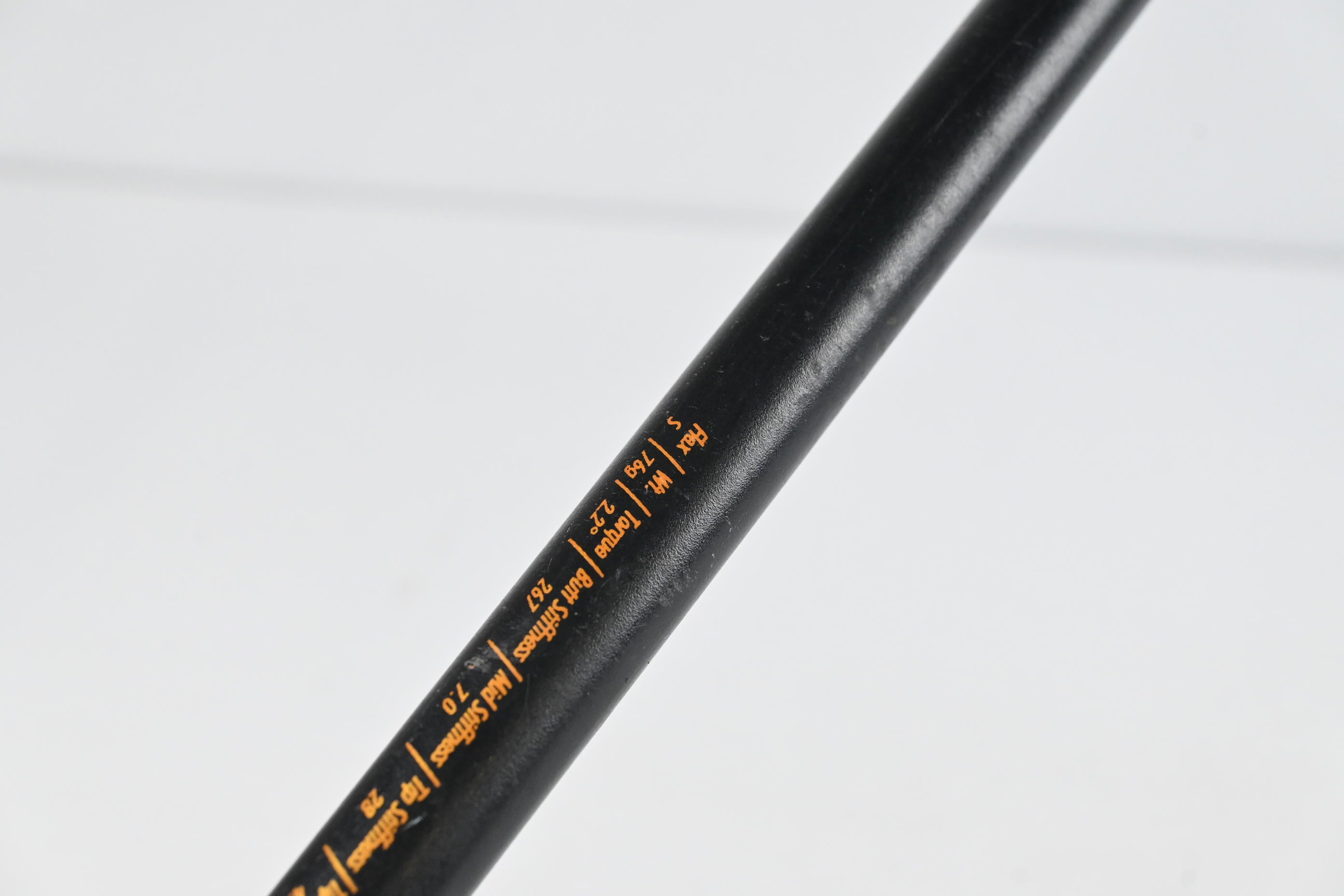 Titleist 905 R Driver / 10.5 Degree / Stiff Flex UST Mamiya Proforce V2 Shaft