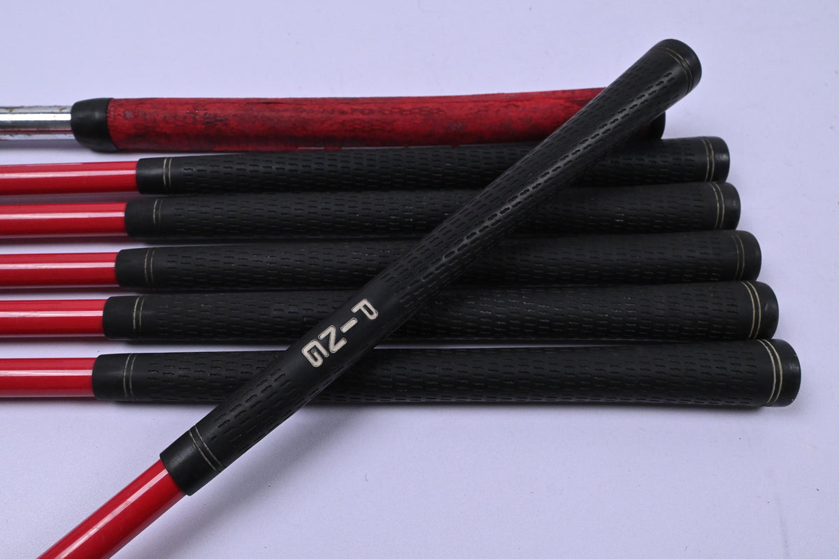 Junior Ping Moxie Package Set / Black Dot / Woods, Irons, Putter & Bag