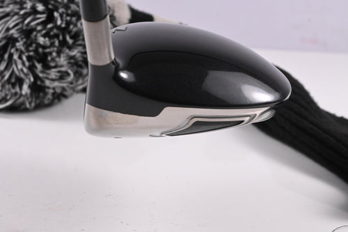 Titleist 909 D2 Driver / 9.5 Degree / Stiff Flex Aldila VooDoo Shaft