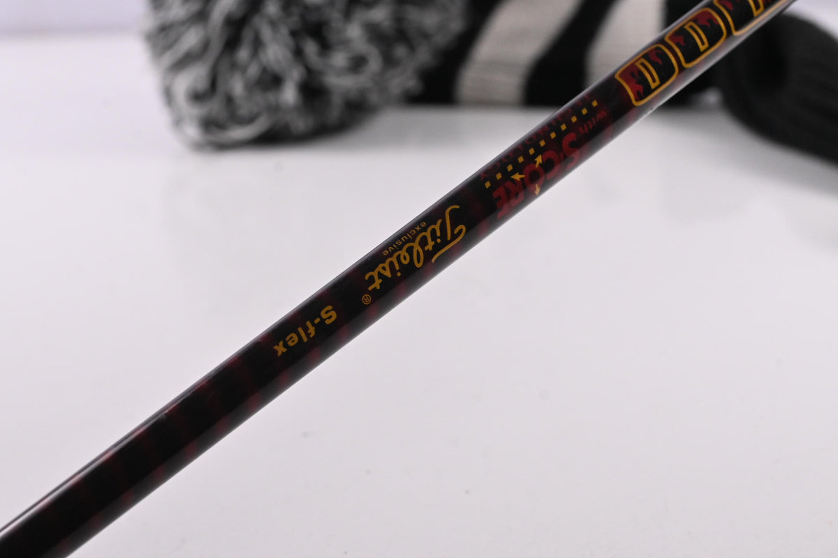 Titleist 909 D2 Driver / 9.5 Degree / Stiff Flex Aldila VooDoo Shaft