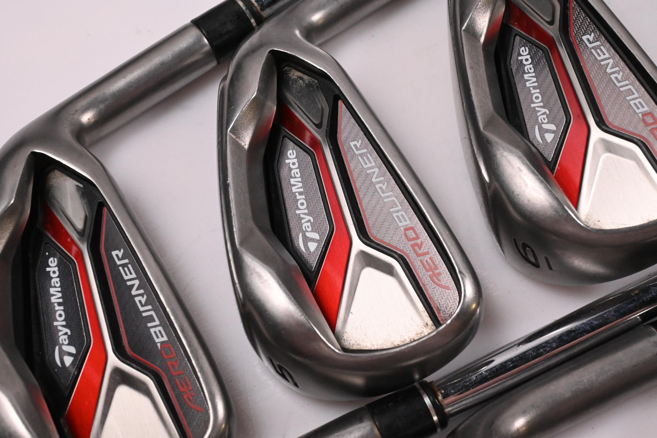 Taylormade Aeroburner Irons / 4-PW+SW / Stiff Flex Reax 88 Shafts