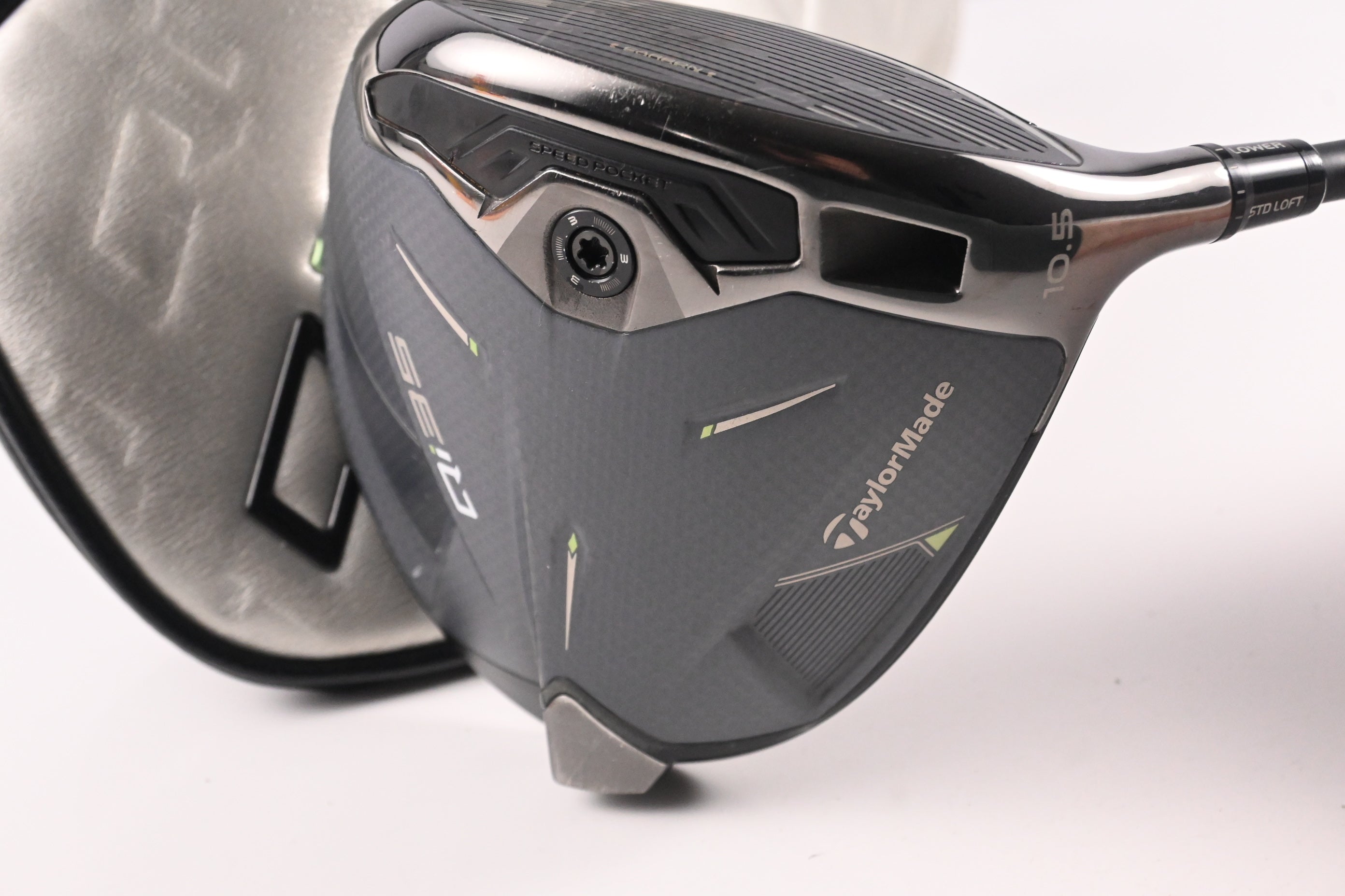 Taylormade Qi35 Driver / 10.5 Degree / X-Flex Kai'li Dark Waves White 60 Shaft