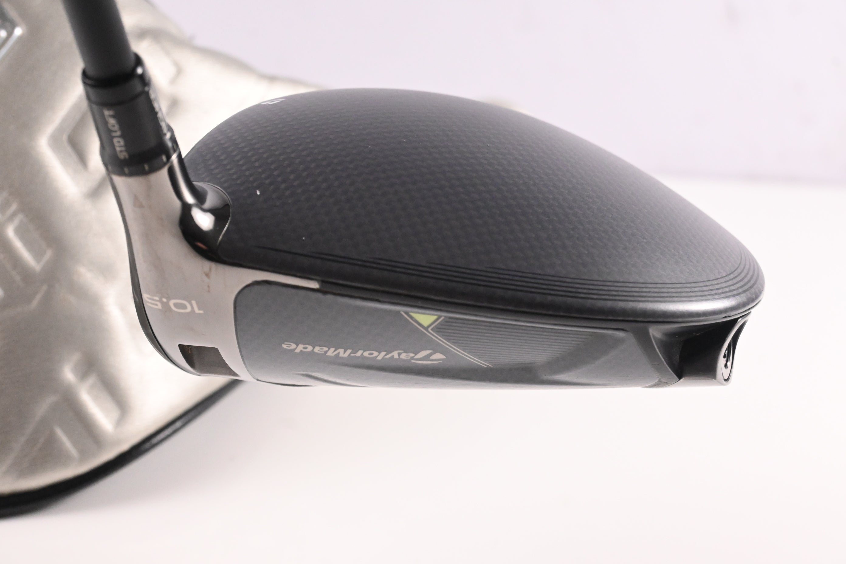 Taylormade Qi35 Driver / 10.5 Degree / X-Flex Kai'li Dark Waves White 60 Shaft