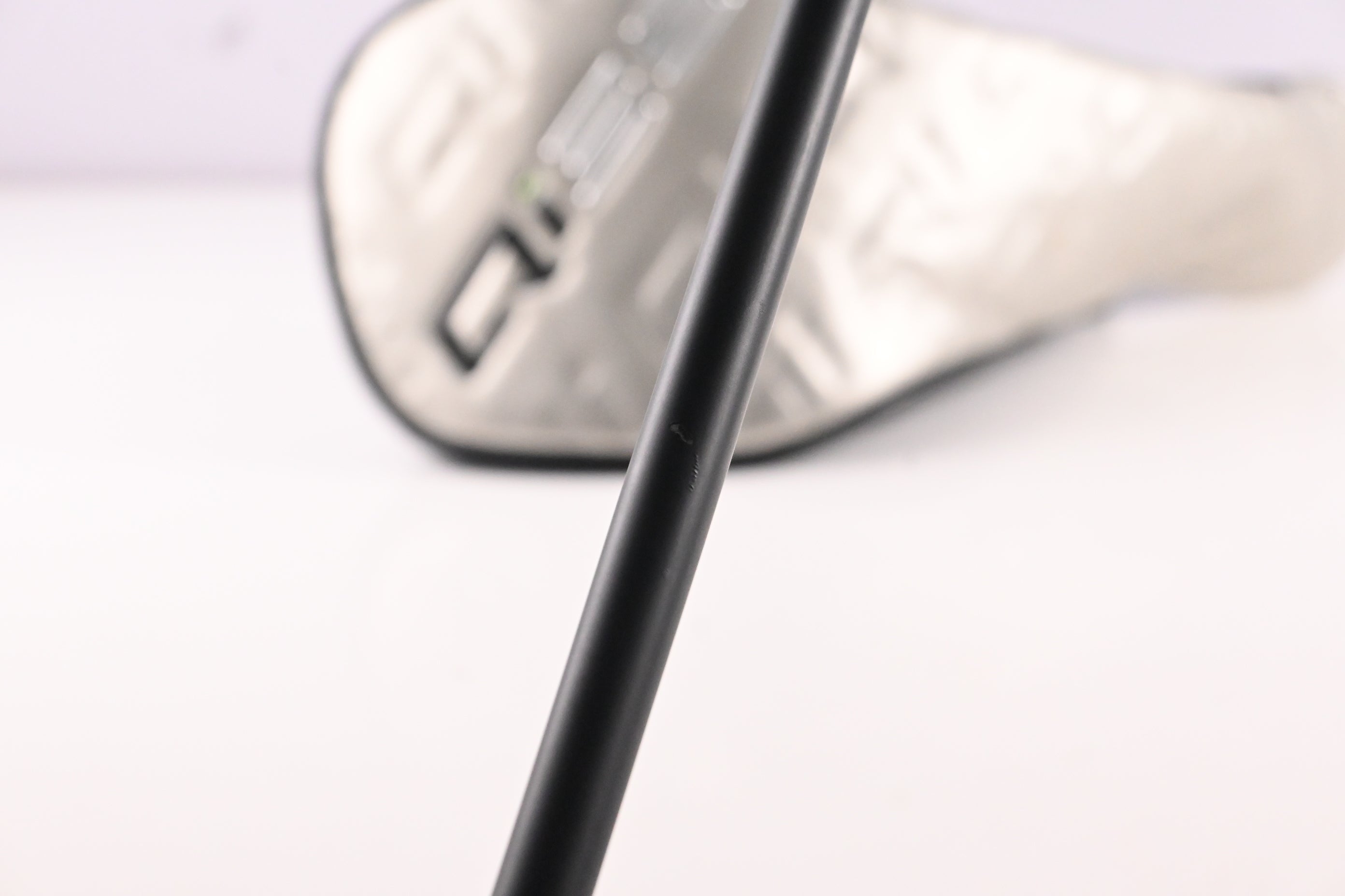 Taylormade Qi35 Driver / 10.5 Degree / X-Flex Kai'li Dark Waves White 60 Shaft