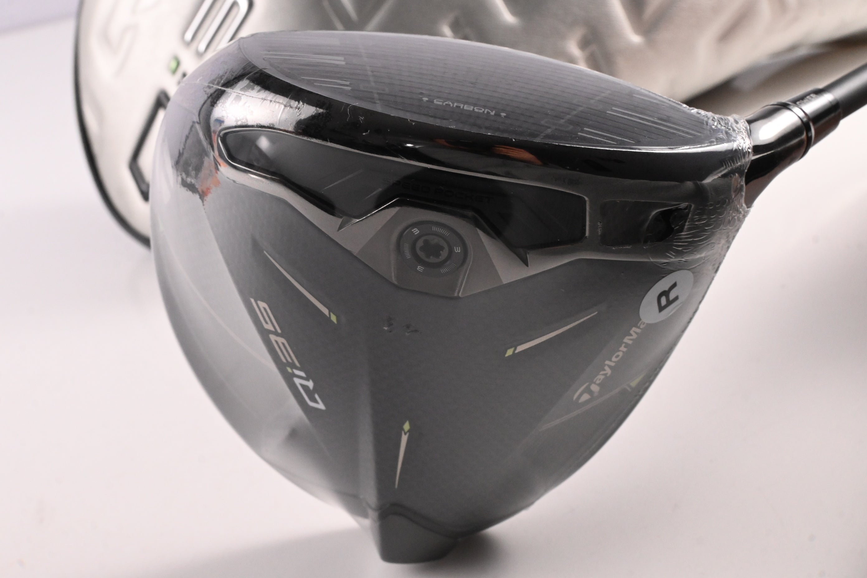 Taylormade Qi35 Driver / 9 Degree / Regular Flex Vanquish 4 Shaft