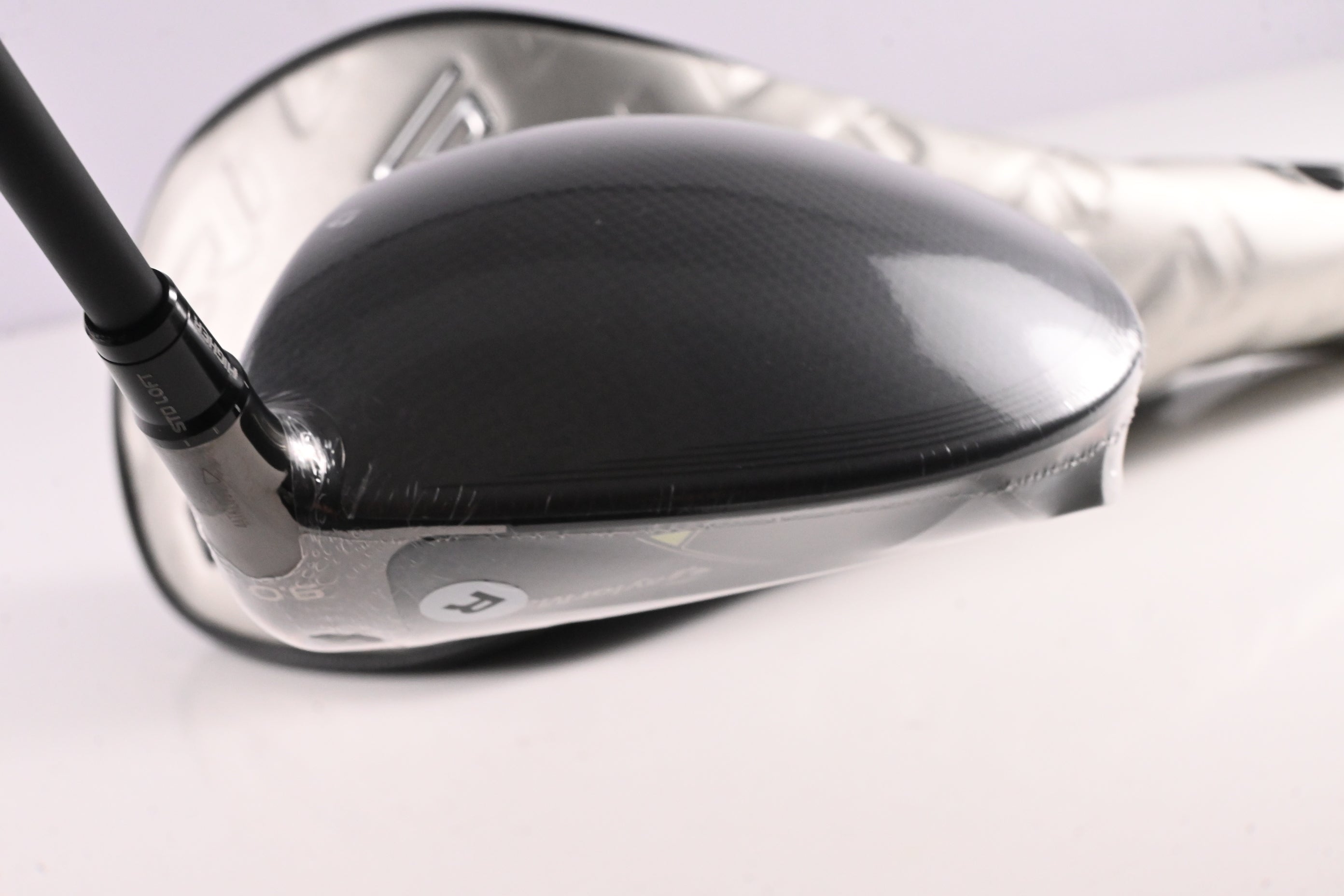 Taylormade Qi35 Driver / 9 Degree / Regular Flex Vanquish 4 Shaft