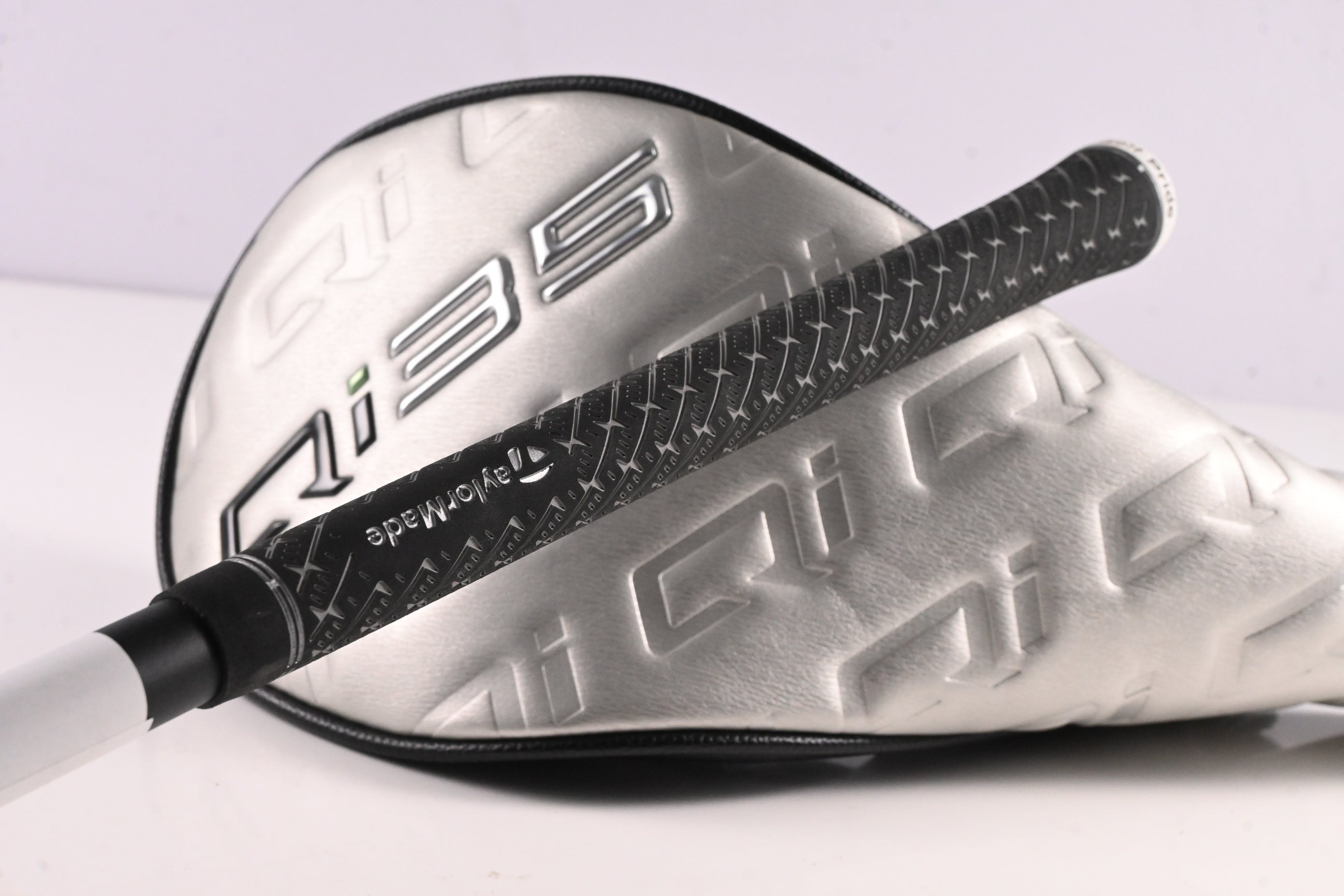 Taylormade Qi35 Driver / 9 Degree / Regular Flex Vanquish 4 Shaft