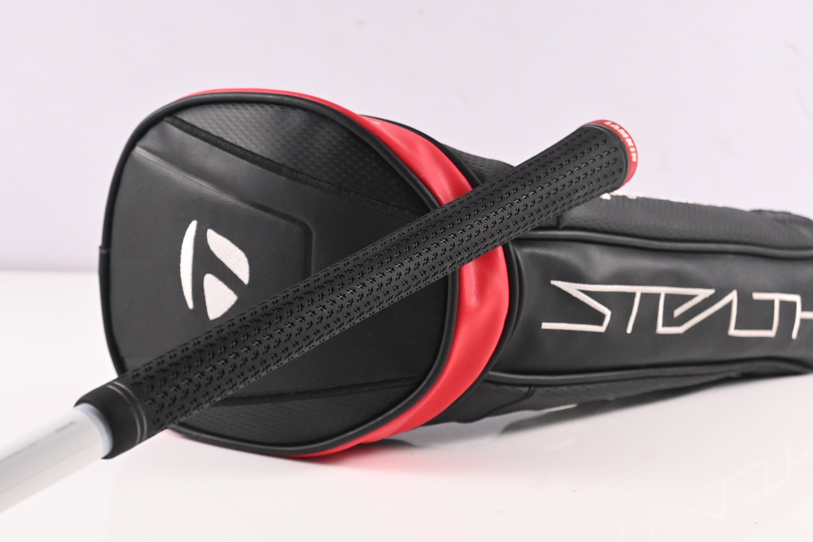Taylormade Stealth HD Driver / 10.5 Degree / Regular Flex Fujikura AirSpeeder 45