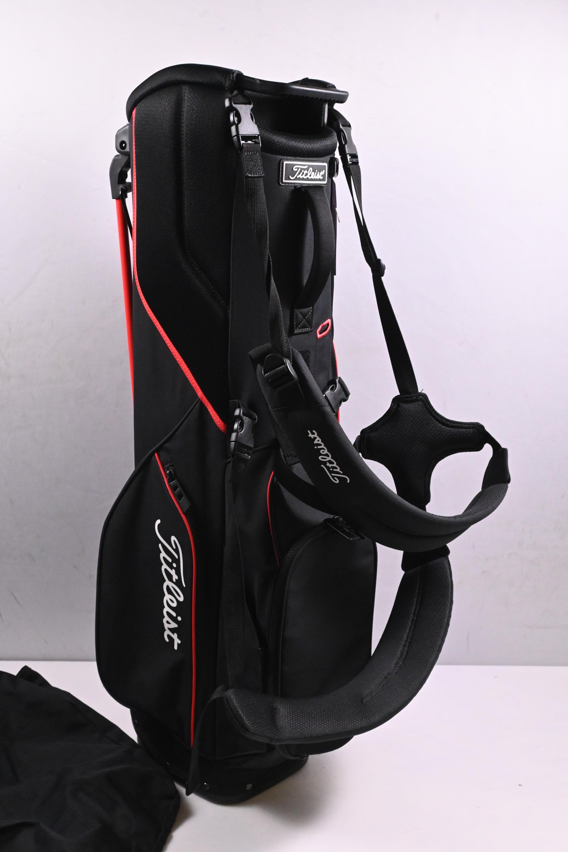 Titleist Players 4 Stand Bag / 4-Way Divider / Black, Red