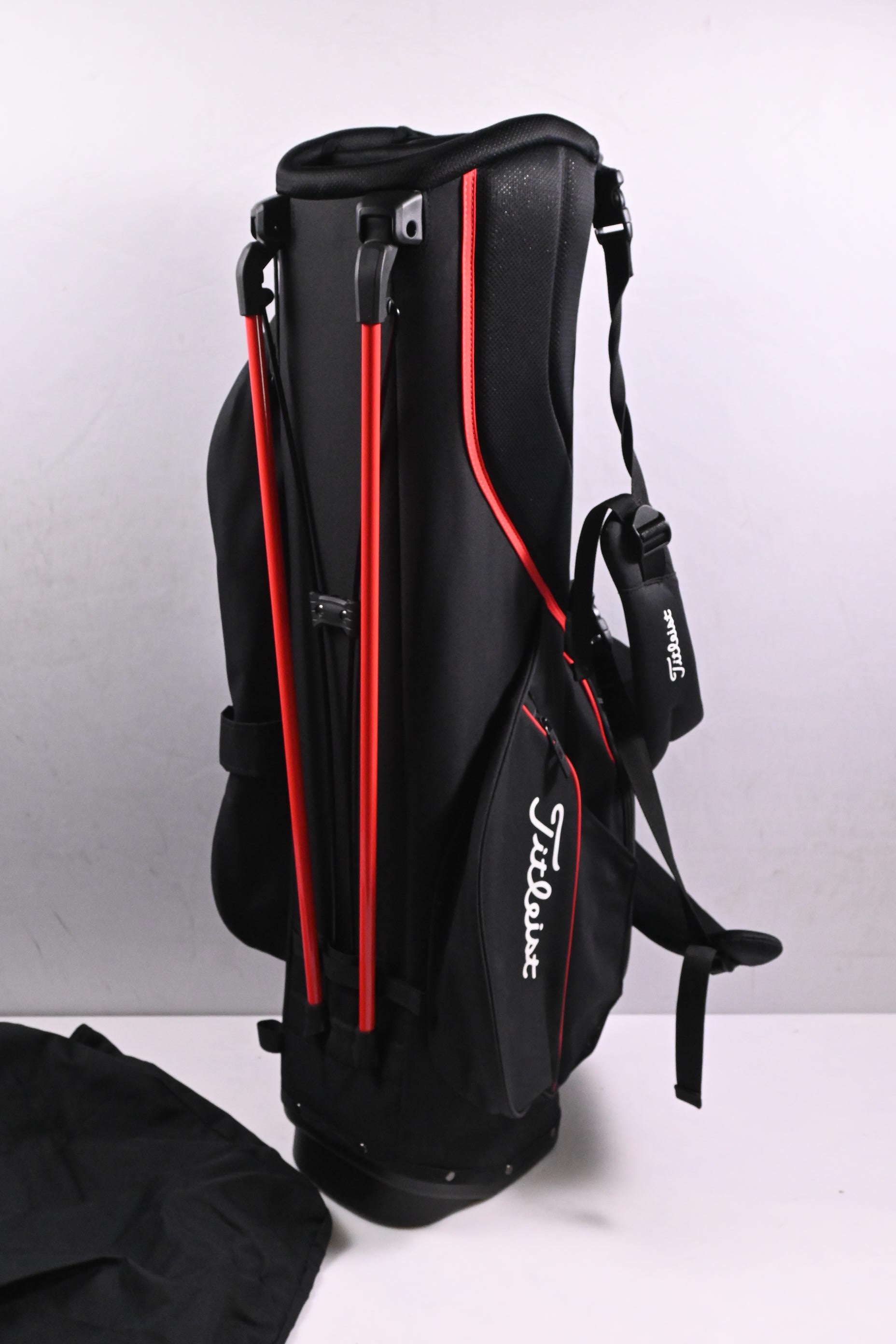 Titleist Players 4 Stand Bag / 4-Way Divider / Black, Red