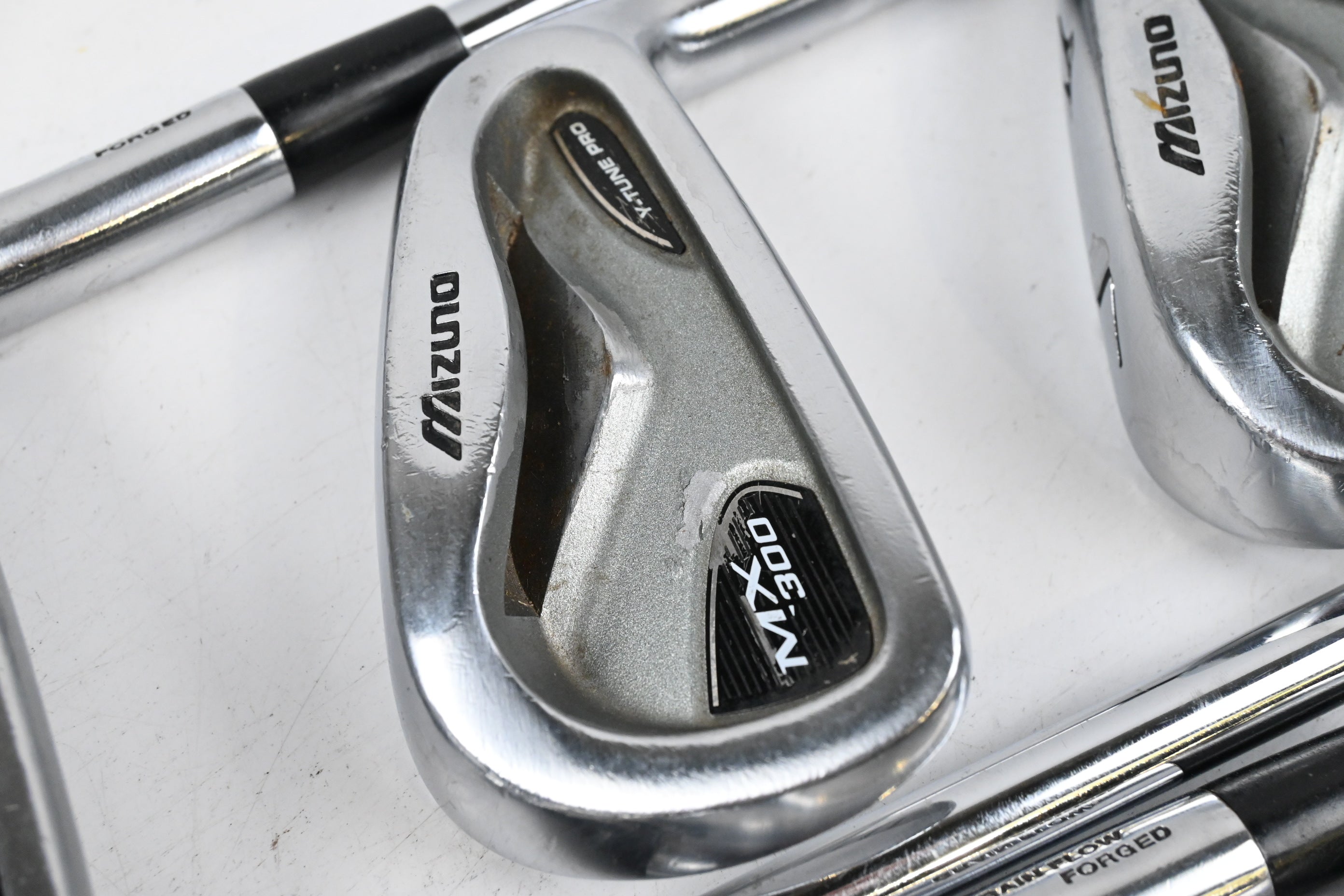 Mizuno MX-300 Irons / 5-PW / Stiff Flex Dynalite Gold XP S300 Shafts
