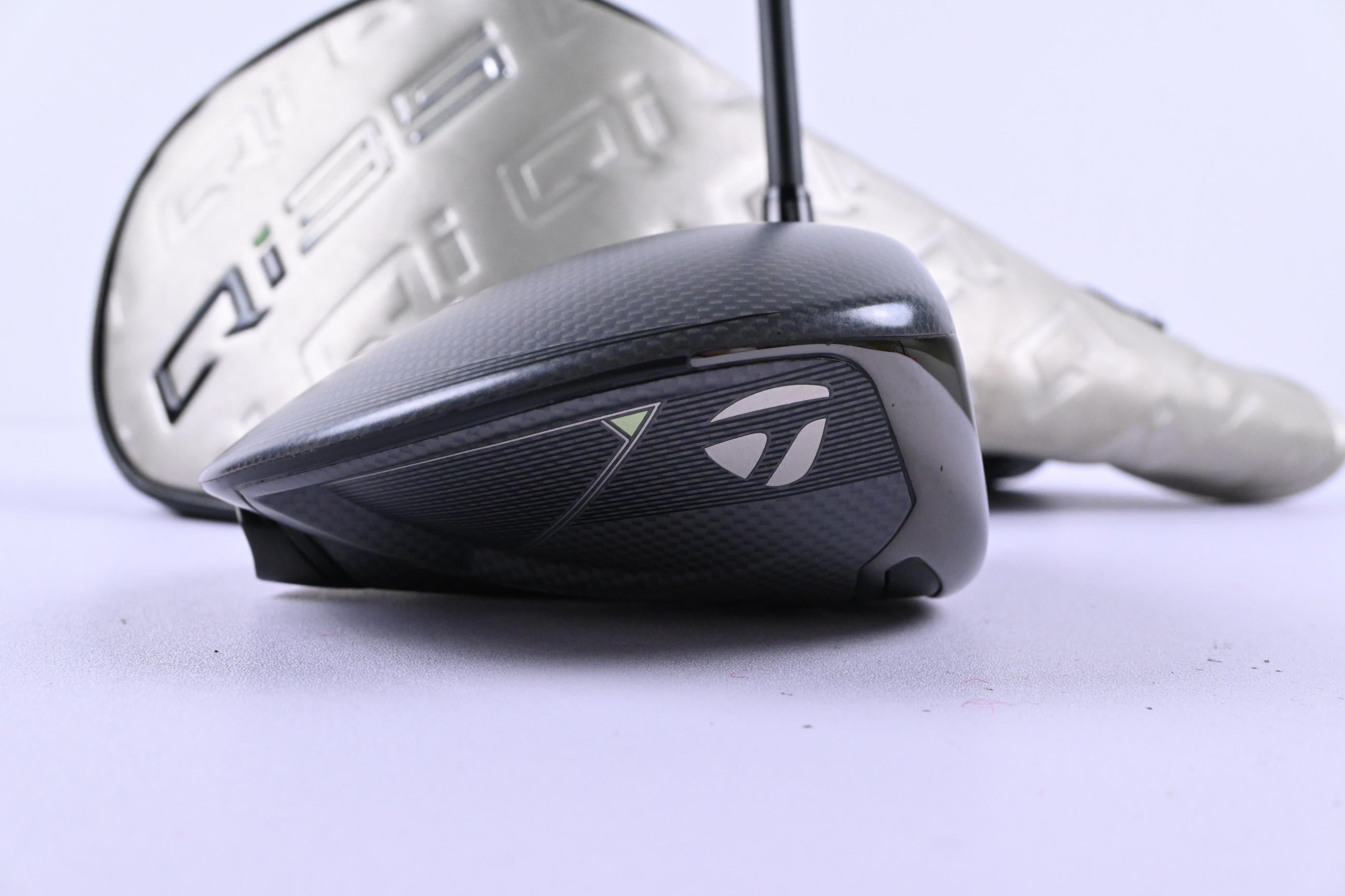 Taylormade Qi35 Driver / 10.5 Degree / X-Flex Kai'li Dark Waves White 60 Shaft
