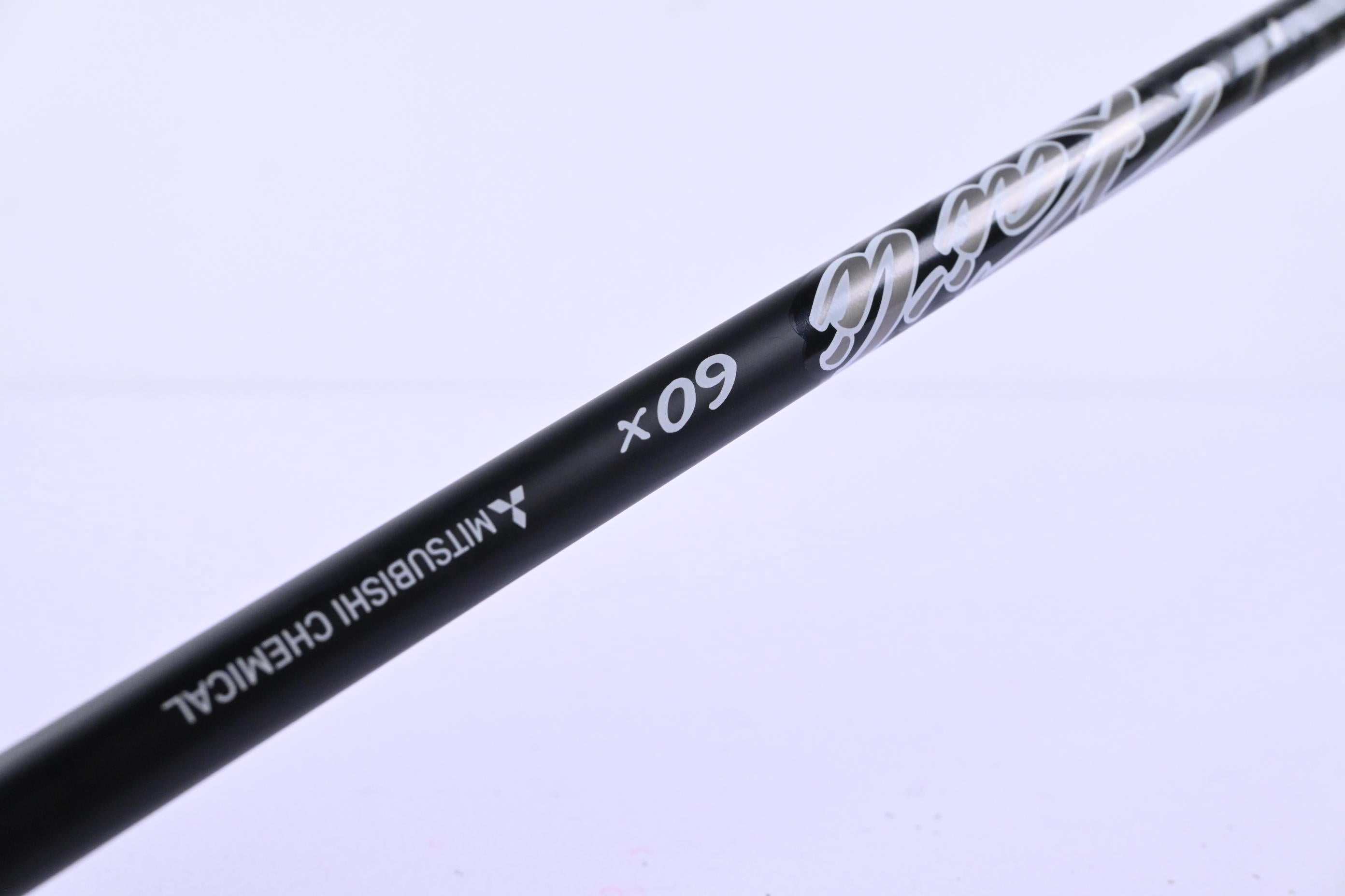 Taylormade Qi35 Driver / 10.5 Degree / X-Flex Kai'li Dark Waves White 60 Shaft