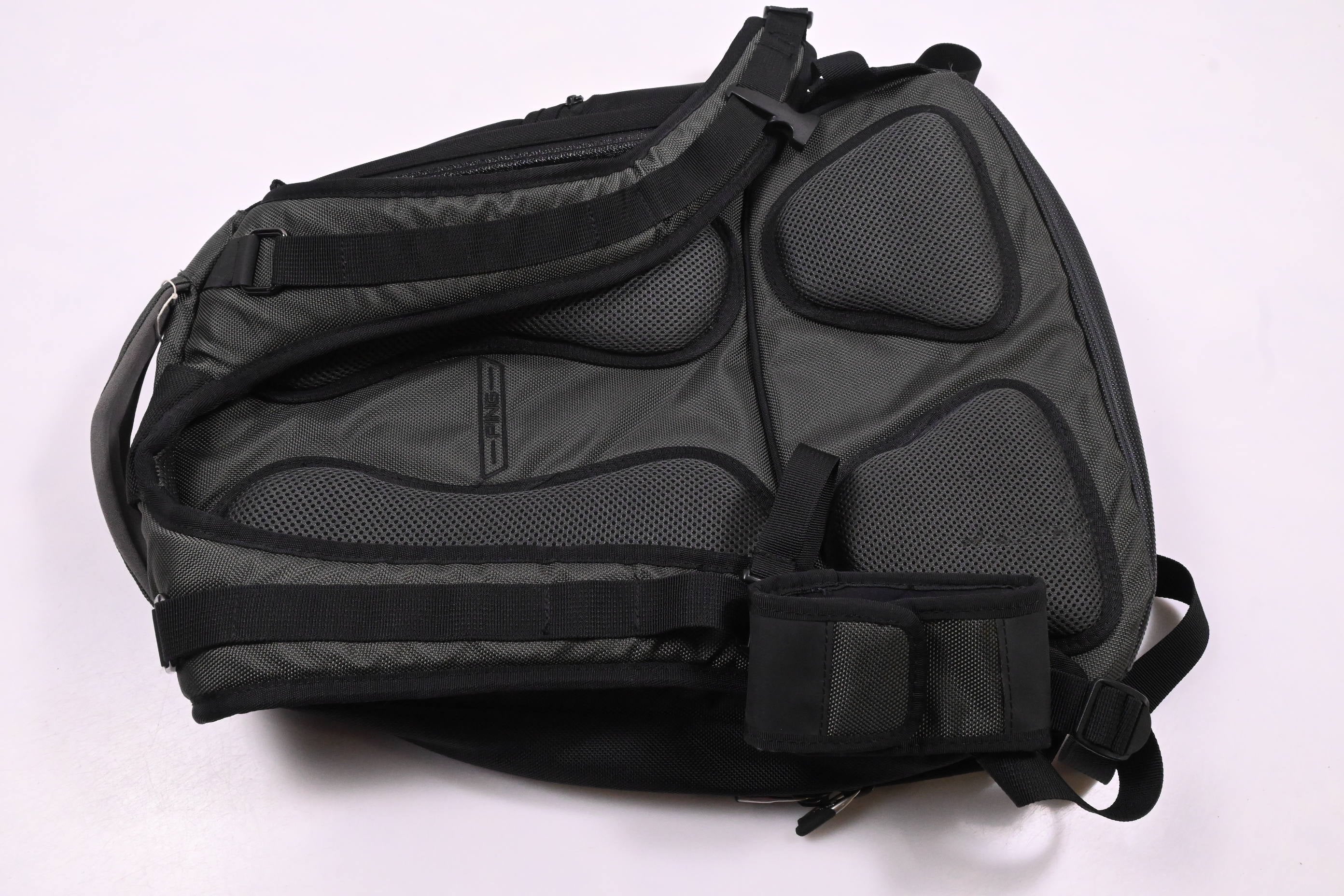 Ping Vintage Back Pack / Grey