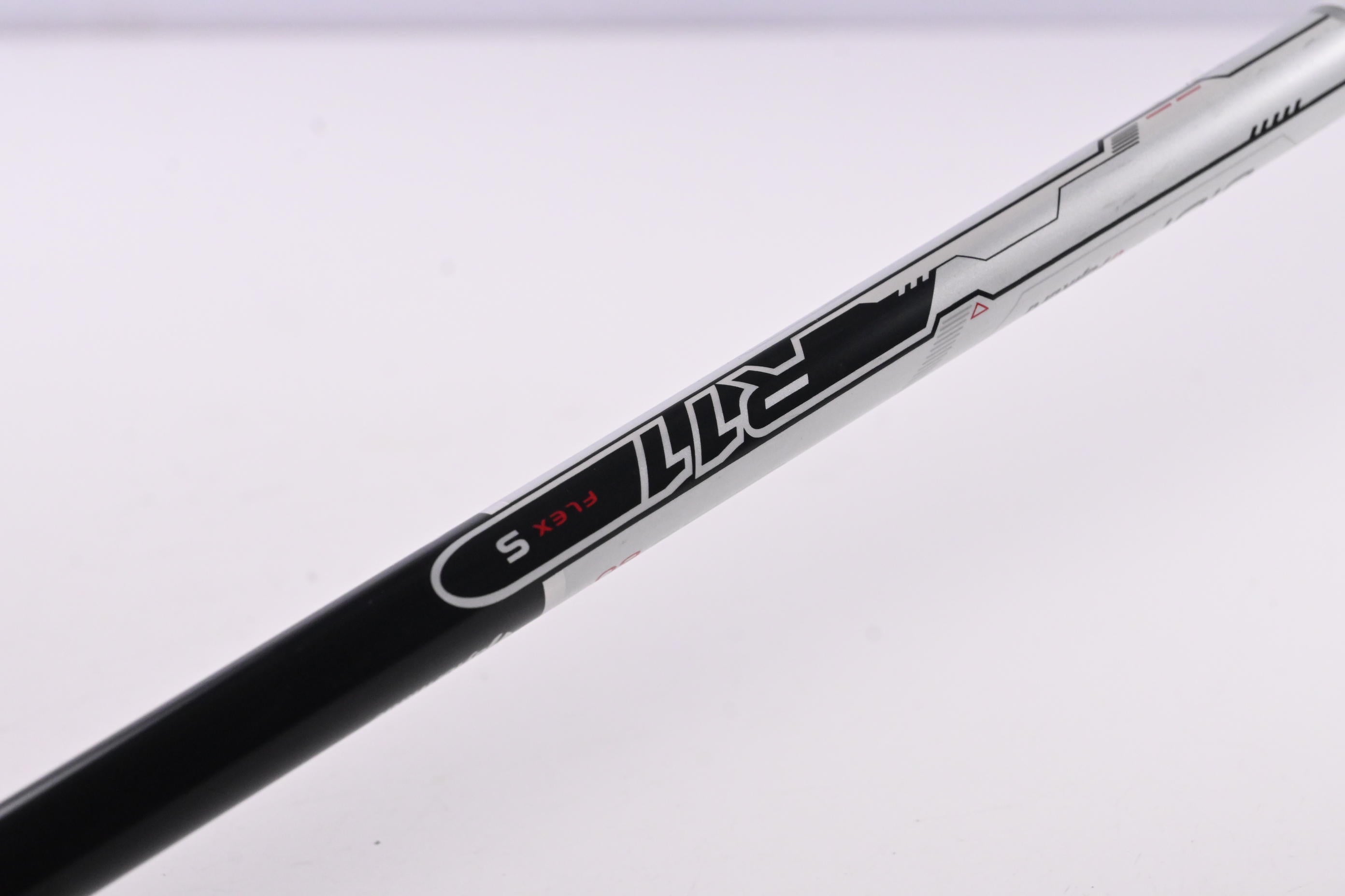 Taylormade R11 Driver / 9 Degree / Stiff Flex Fujikura Blur 60 Shaft