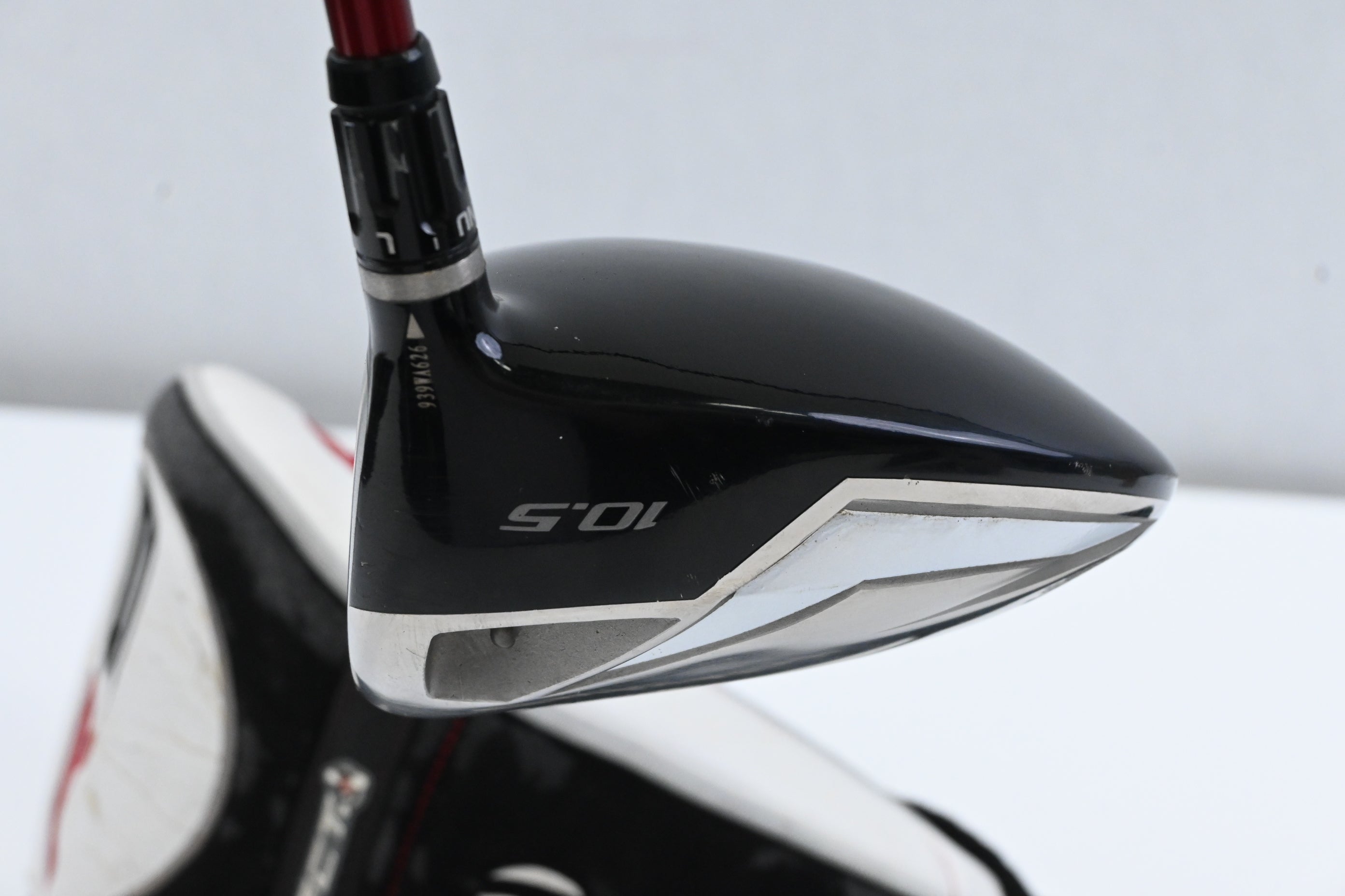 Taylormade R9 460 Driver / 10.5 Degree / Regular Flex Aldila Reax 60 Shaft