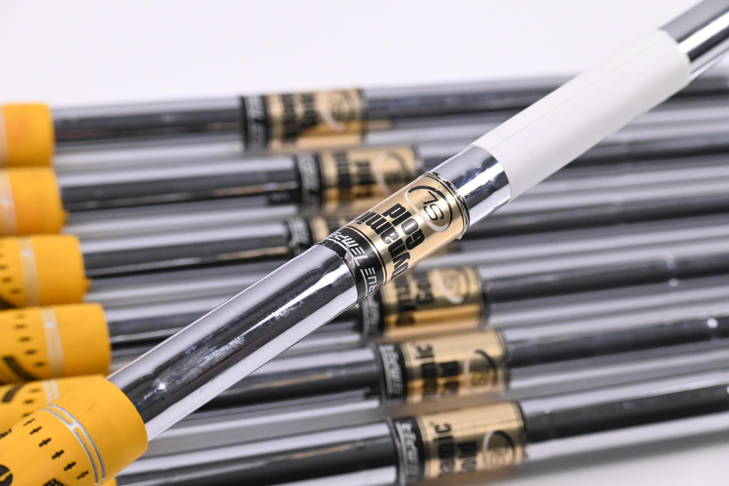 Dynamic Gold SL S300 Iron Shafts / Stiff Flex / Set Of 7 / .355" Tip