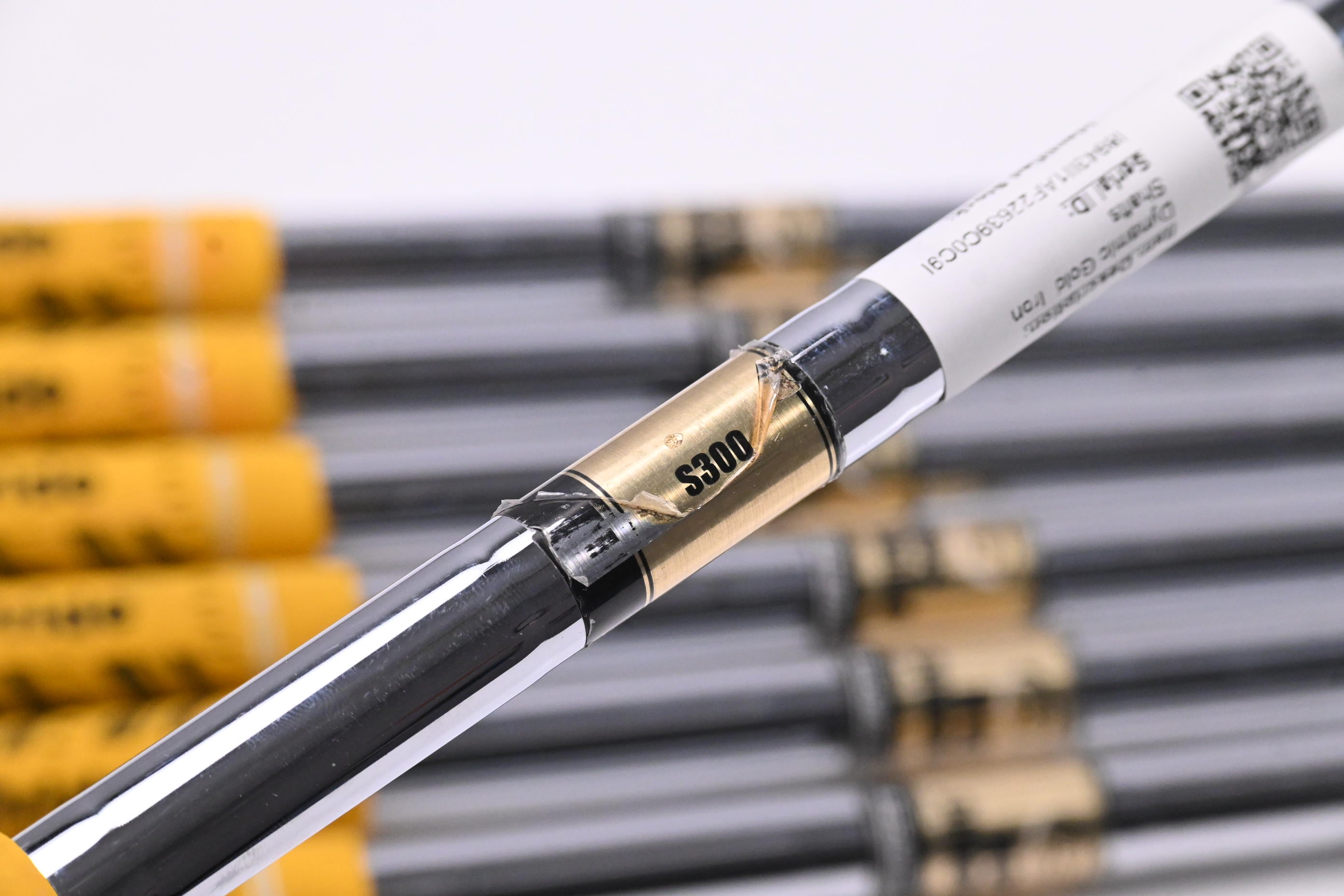 Dynamic Gold SL S300 Iron Shafts / Stiff Flex / Set Of 7 / .355" Tip
