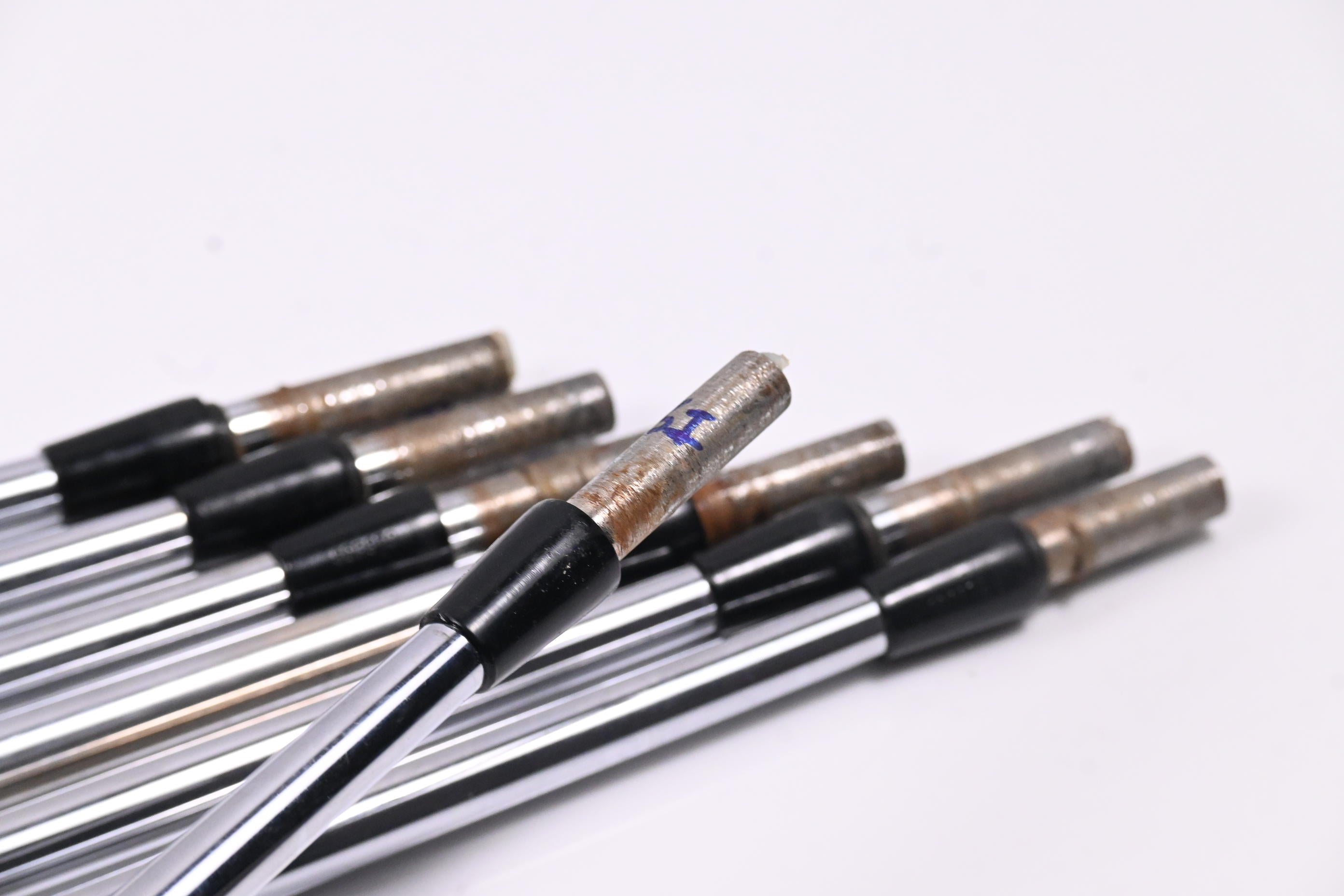 Dynamic Gold SL S300 Iron Shafts / Stiff Flex / Set Of 7 / .355" Tip