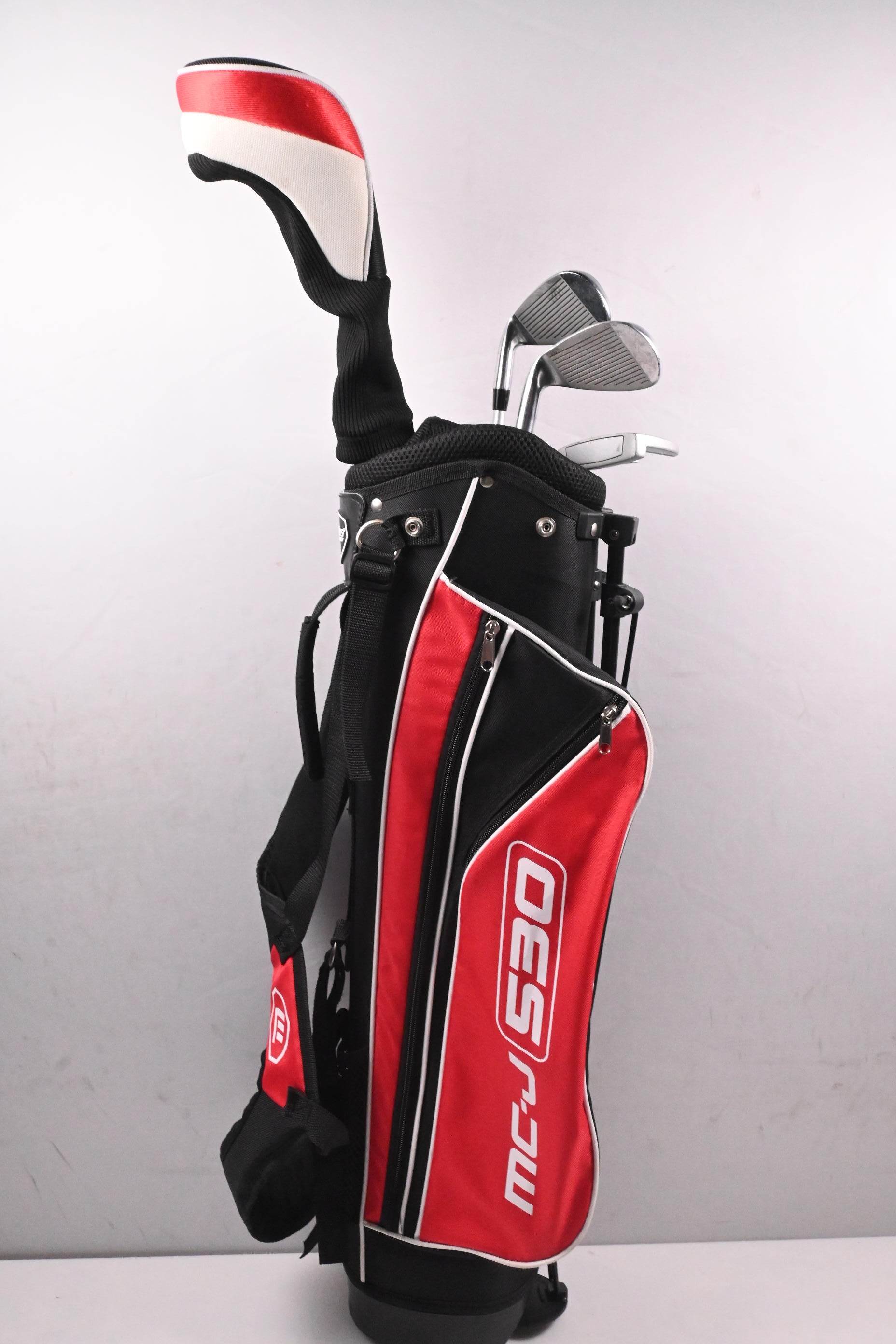 Junior Masters 530 Package Set / Woods, Irons, Putter, Bag