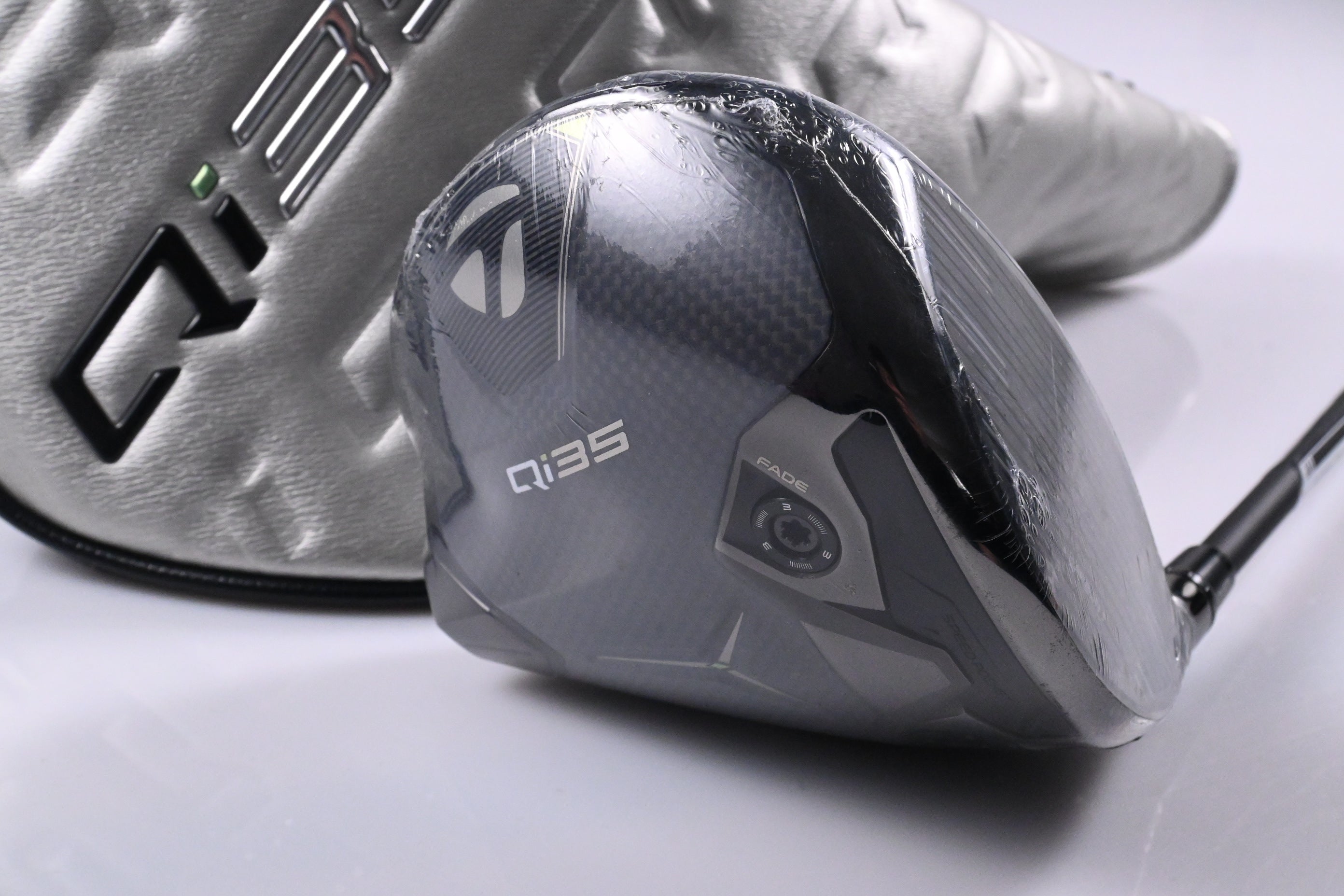 Taylormade Qi35 LS Driver / 10.5 Degree / Stiff Flex Kai'li White Dark Wave 60