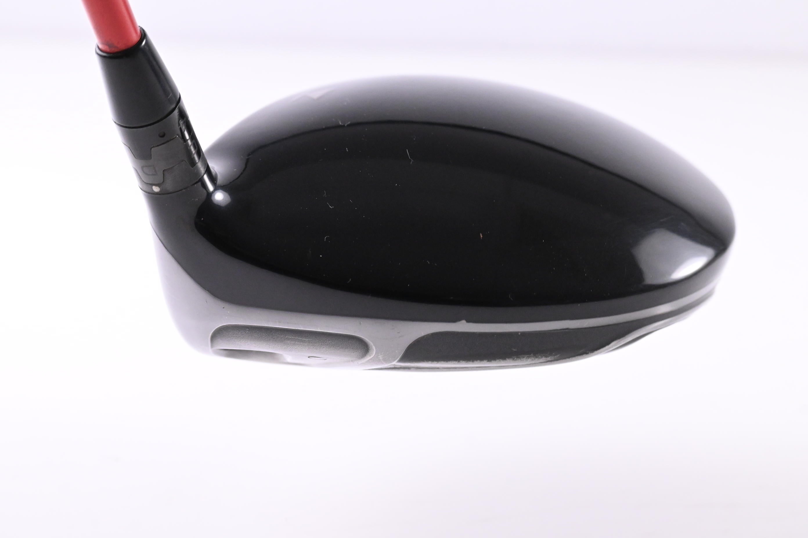 Titleist 910 D3 Driver / 10.5 Degree / Regular Flex Fujikura Motore F1 55 Shaft