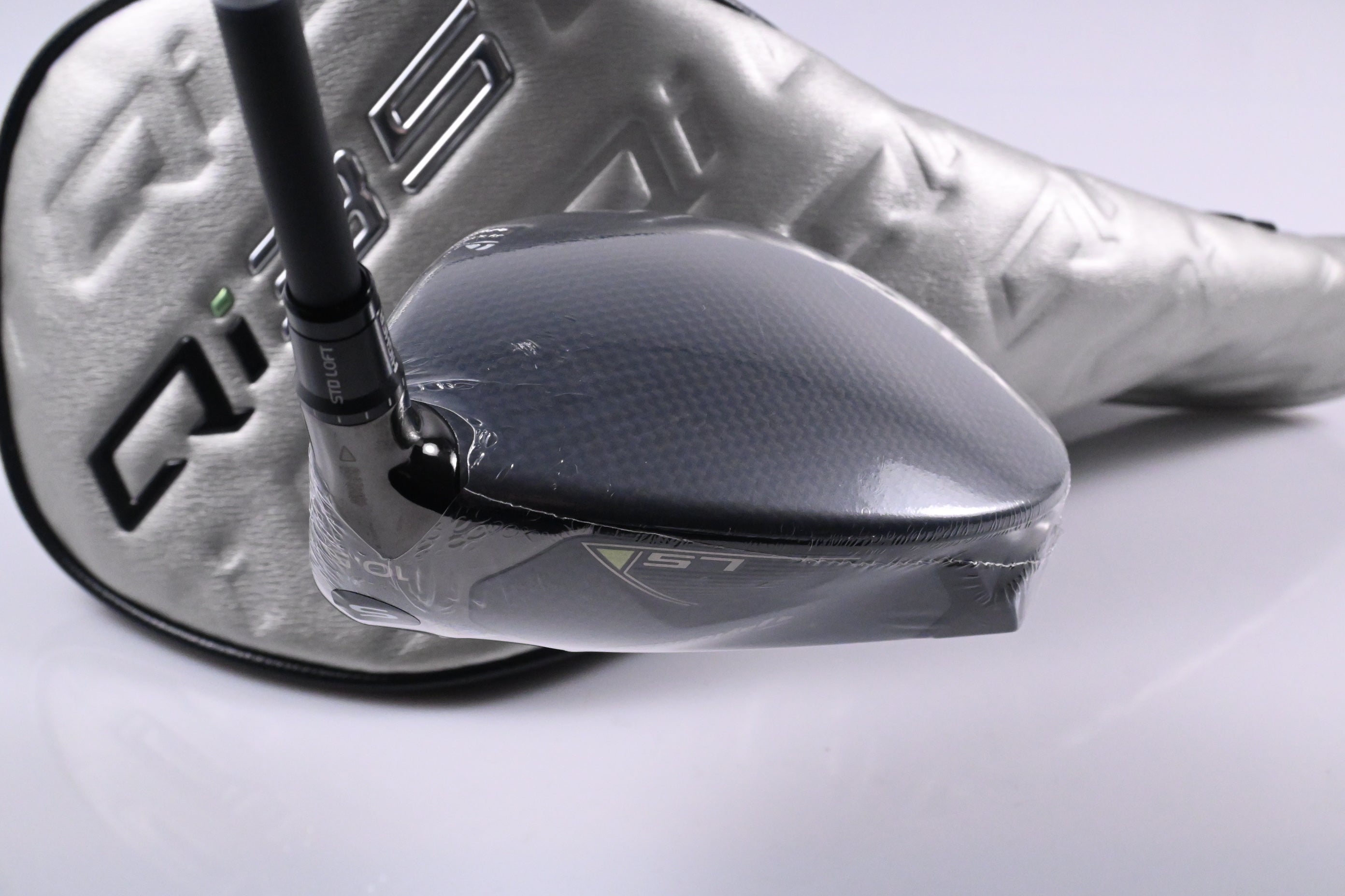 Taylormade Qi35 LS Driver / 10.5 Degree / Stiff Flex Kai'li White Dark Wave 60