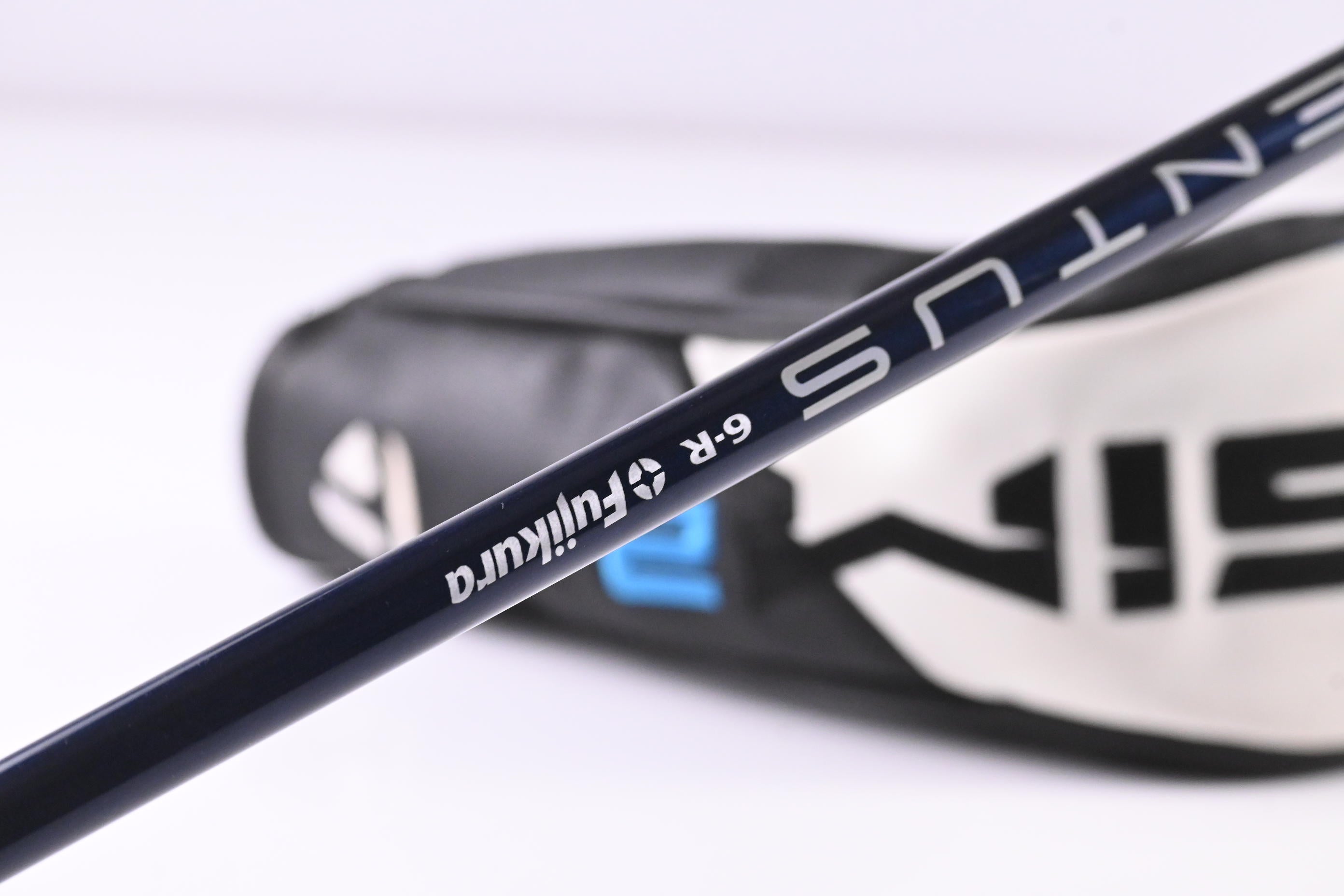 Taylormade SIM2 Max #4 Hybrid / 22 Degree / Regular Flex Fujikura Ventus Blue 6