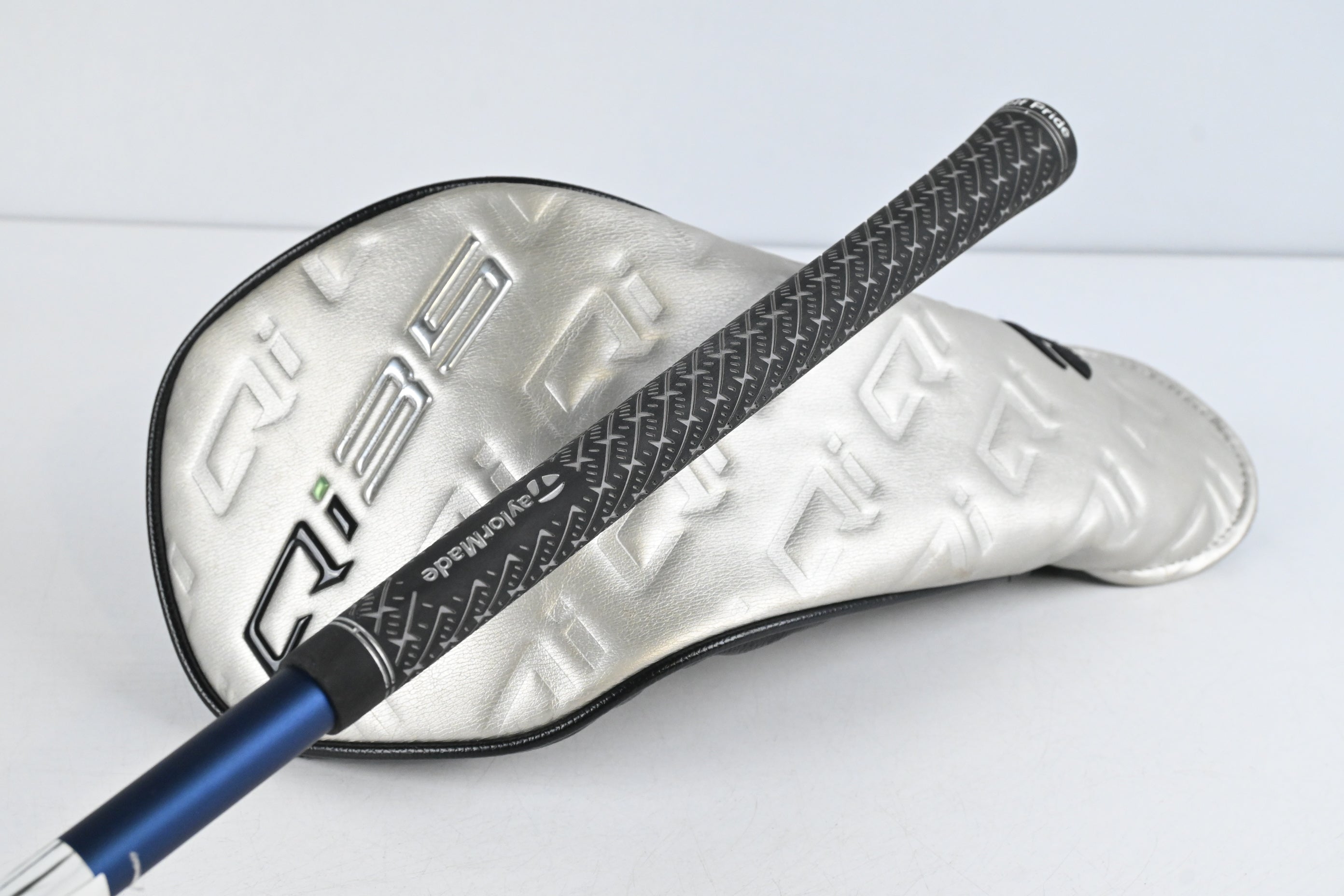 Taylormade Qi35 Driver / 10.5 Degree / Stiff Flex Fujikura Ventus Blue 5 Shaft