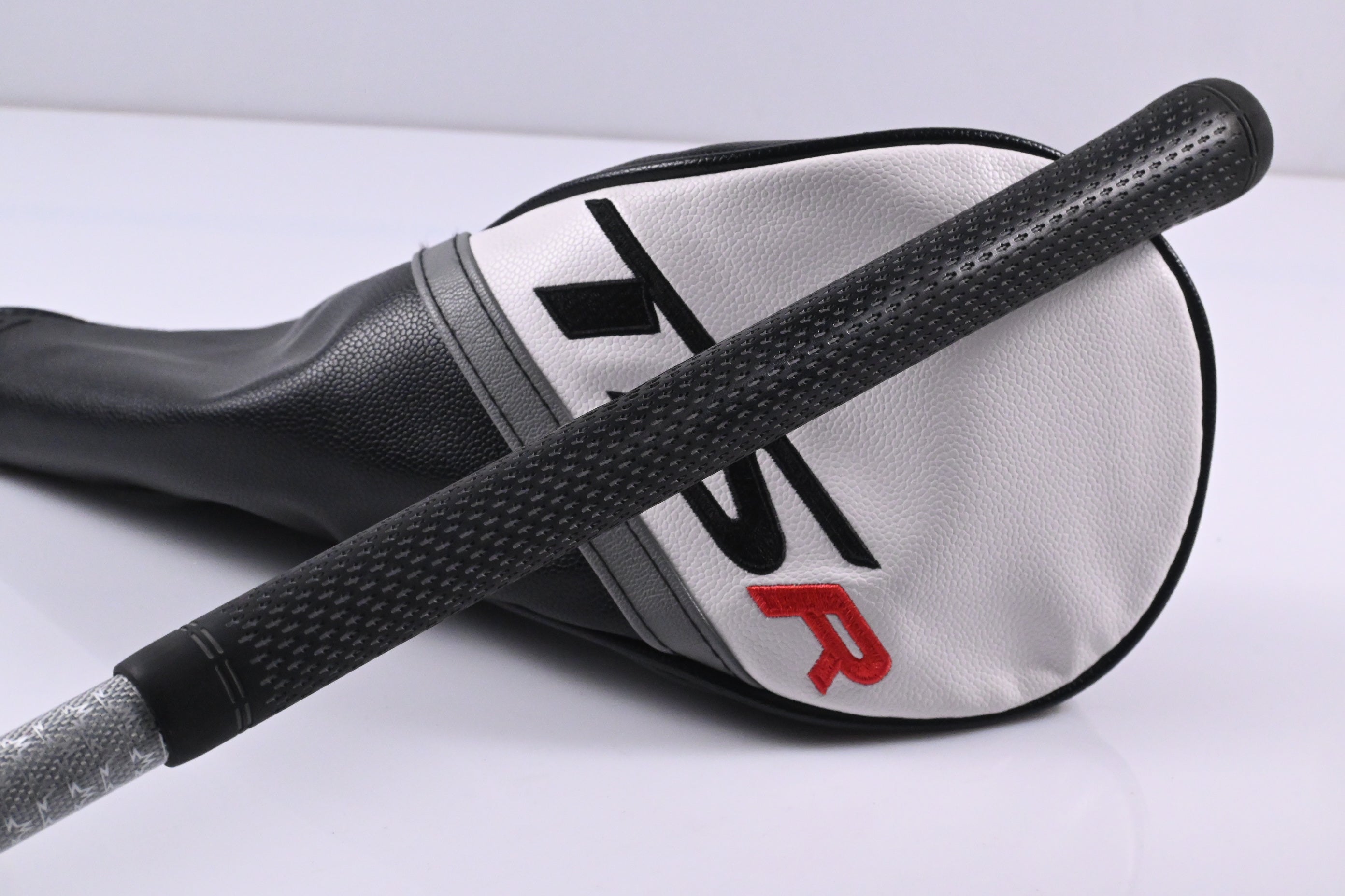 Titleist TSR2 Driver / 9 Degree / Regular Flex Tensei AV Raw Blue 65 Shaft