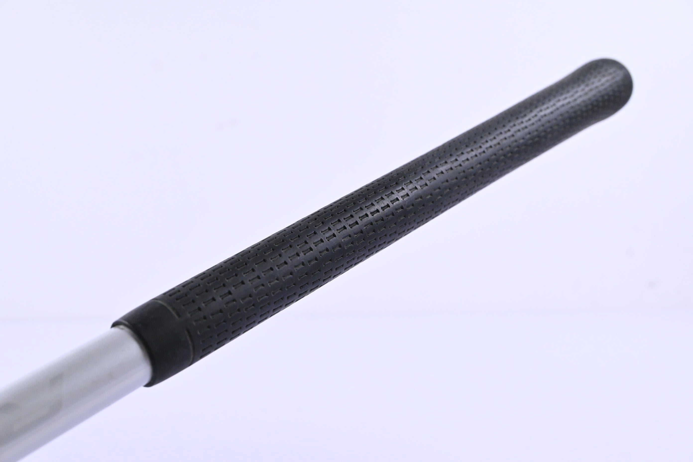 Left Hand Taylormade R9 Driver / 10.5 Degree / Regular Flex Motore 65 Shaft