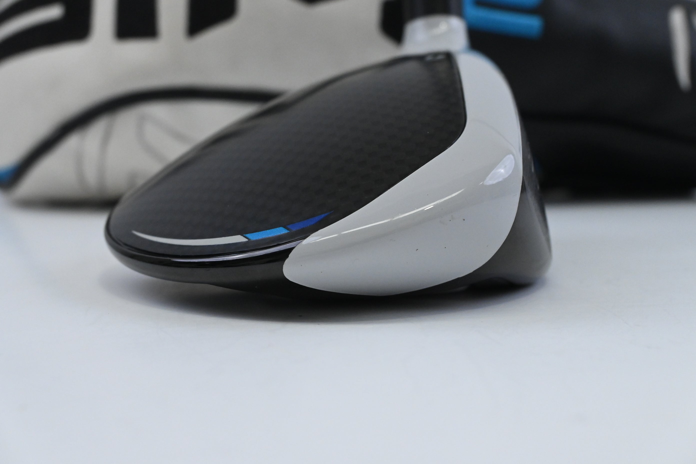 Taylormade SIM2 Ti #3 Wood / 13.5 Degree / Stiff Flex HZRDUS Smoke Black RDX 80